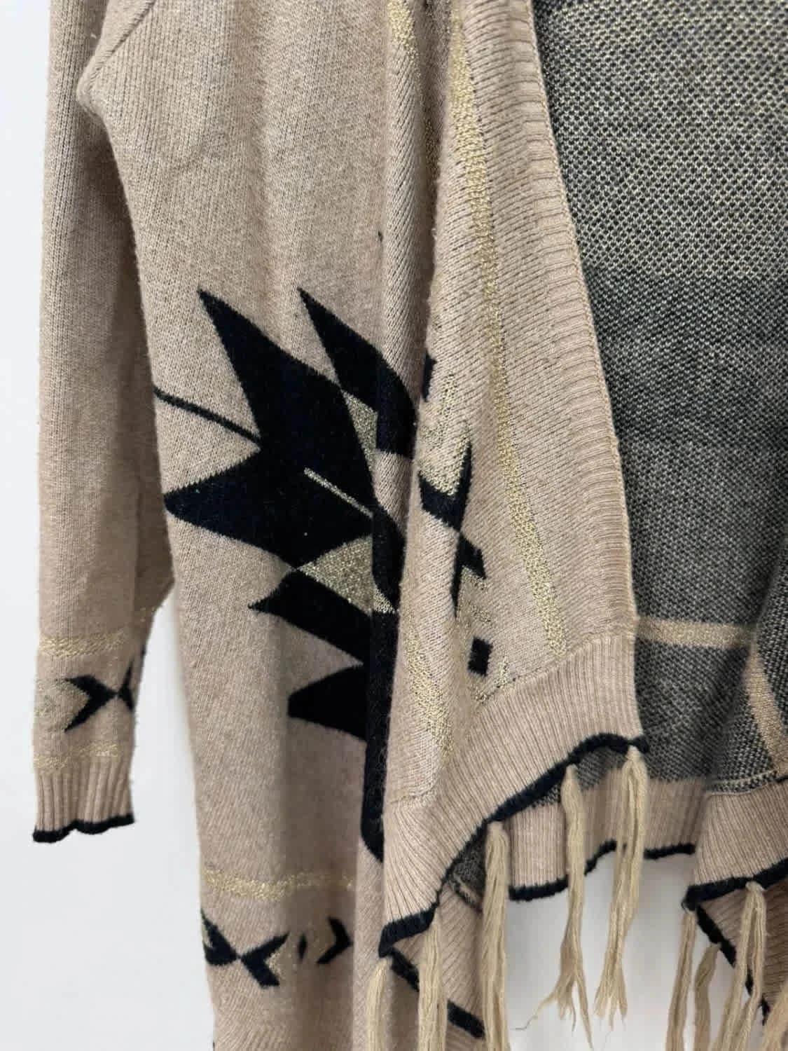 Cardigan beige et paillettes à motifs avec franges - Photo 3/6