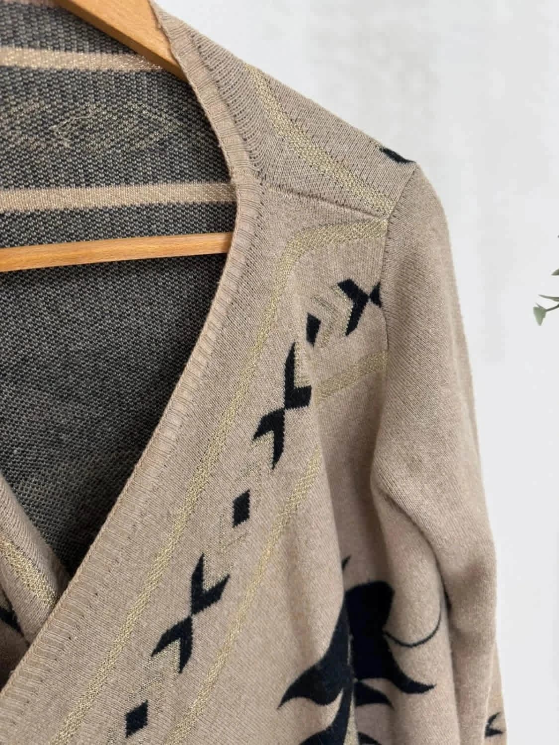Cardigan beige et paillettes à motifs avec franges - Photo 4/6