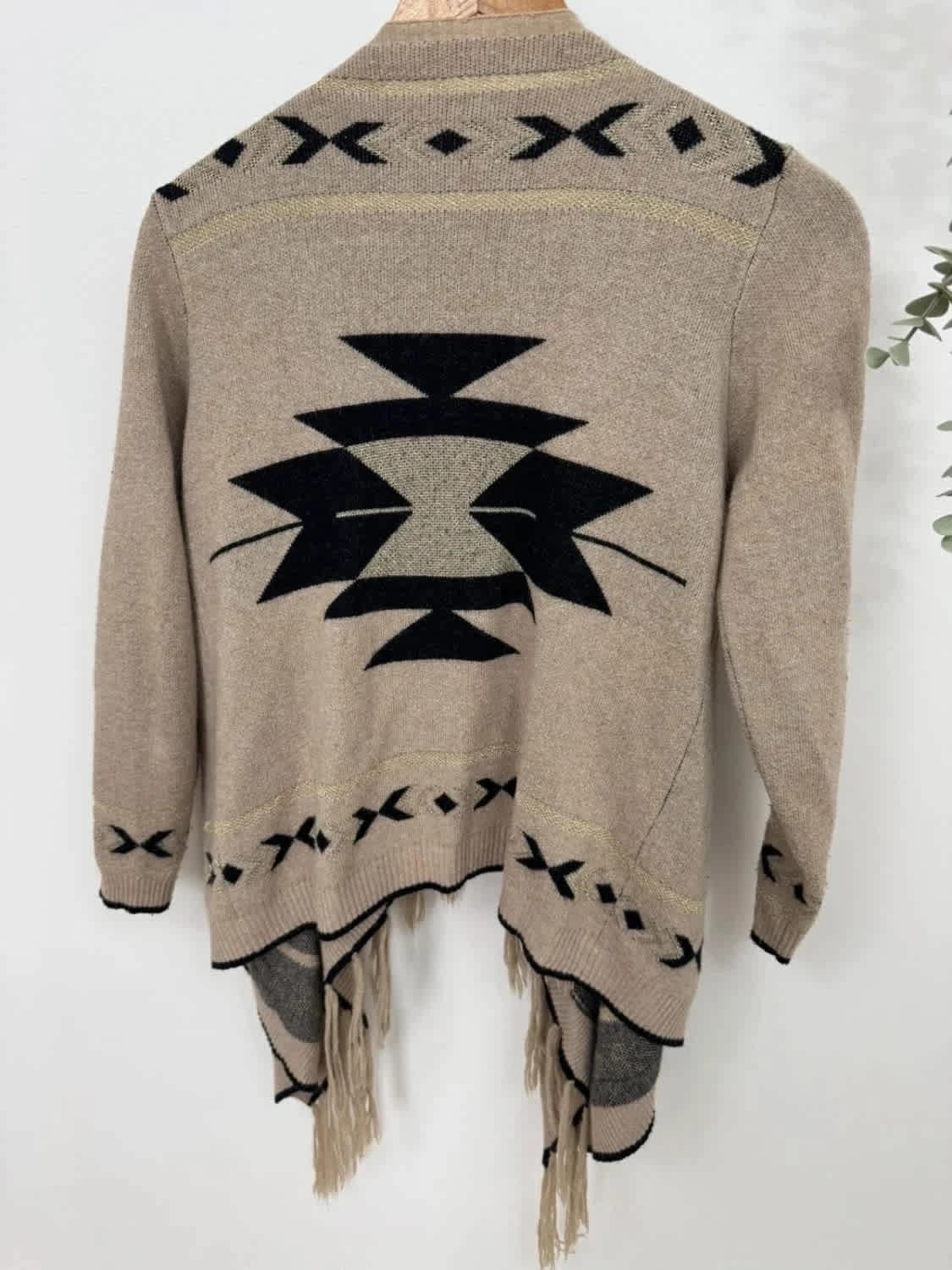 Cardigan beige et paillettes à motifs avec franges - Photo 6/6