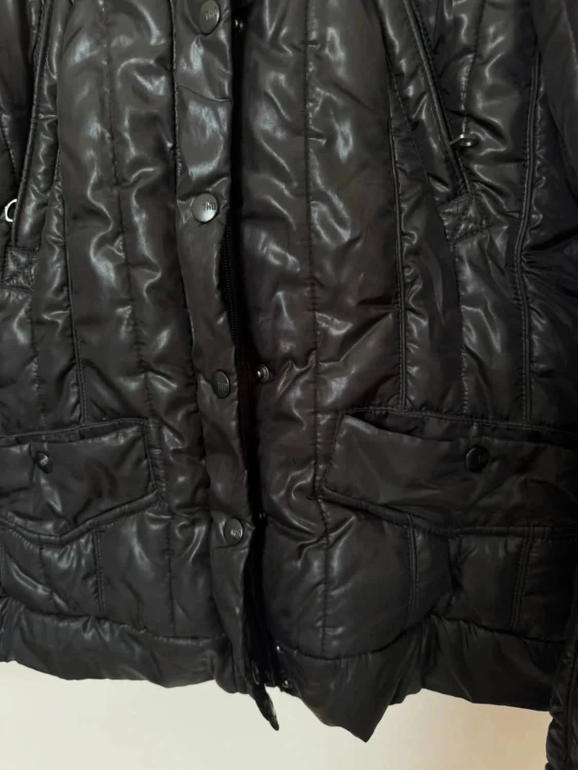 Doudoune noire Tommy Hilfiger à capuche amovible fausse fourrure taille M/L - Photo 4/10