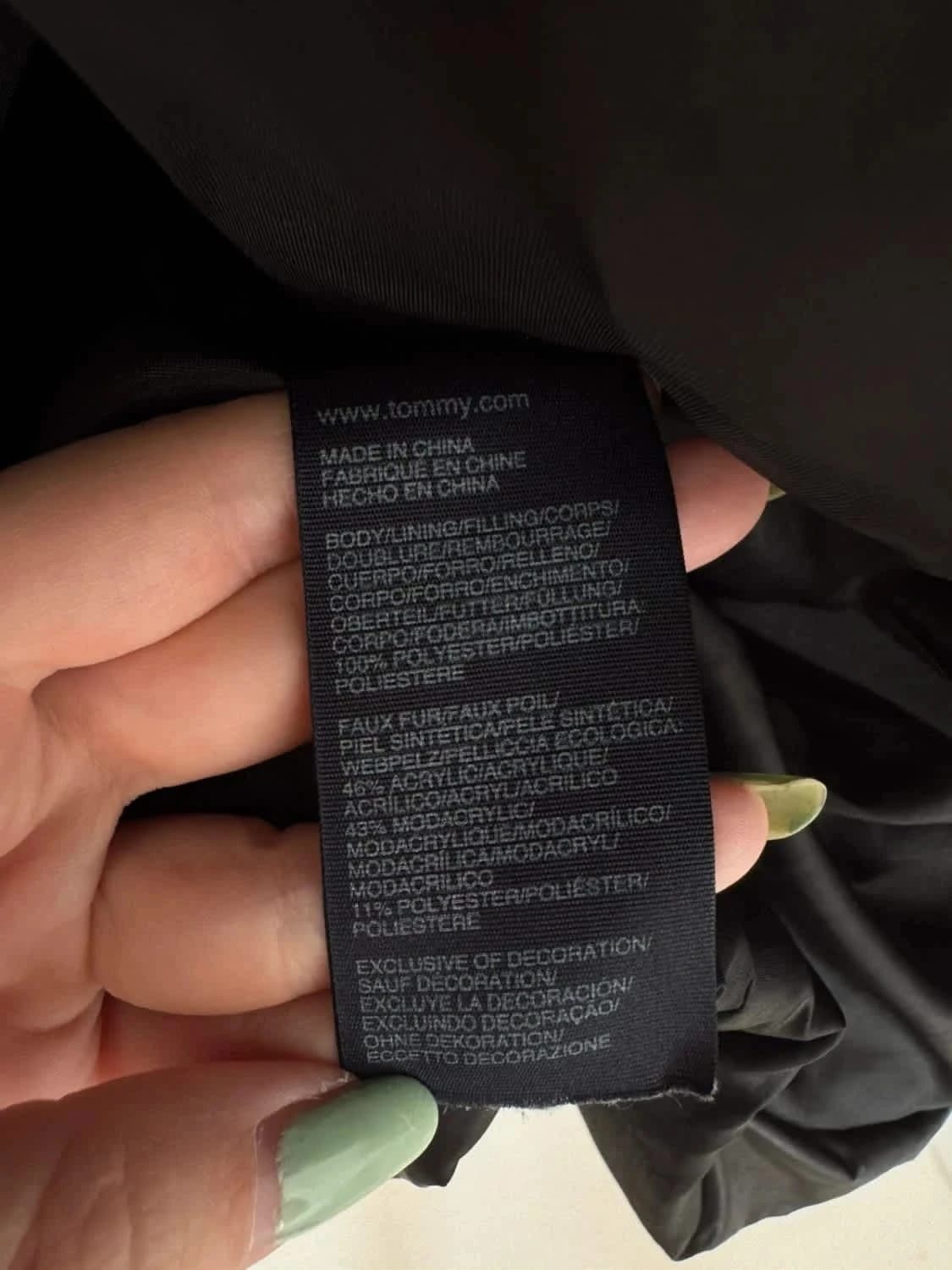 Doudoune noire Tommy Hilfiger à capuche amovible fausse fourrure taille M/L - Photo 7/10