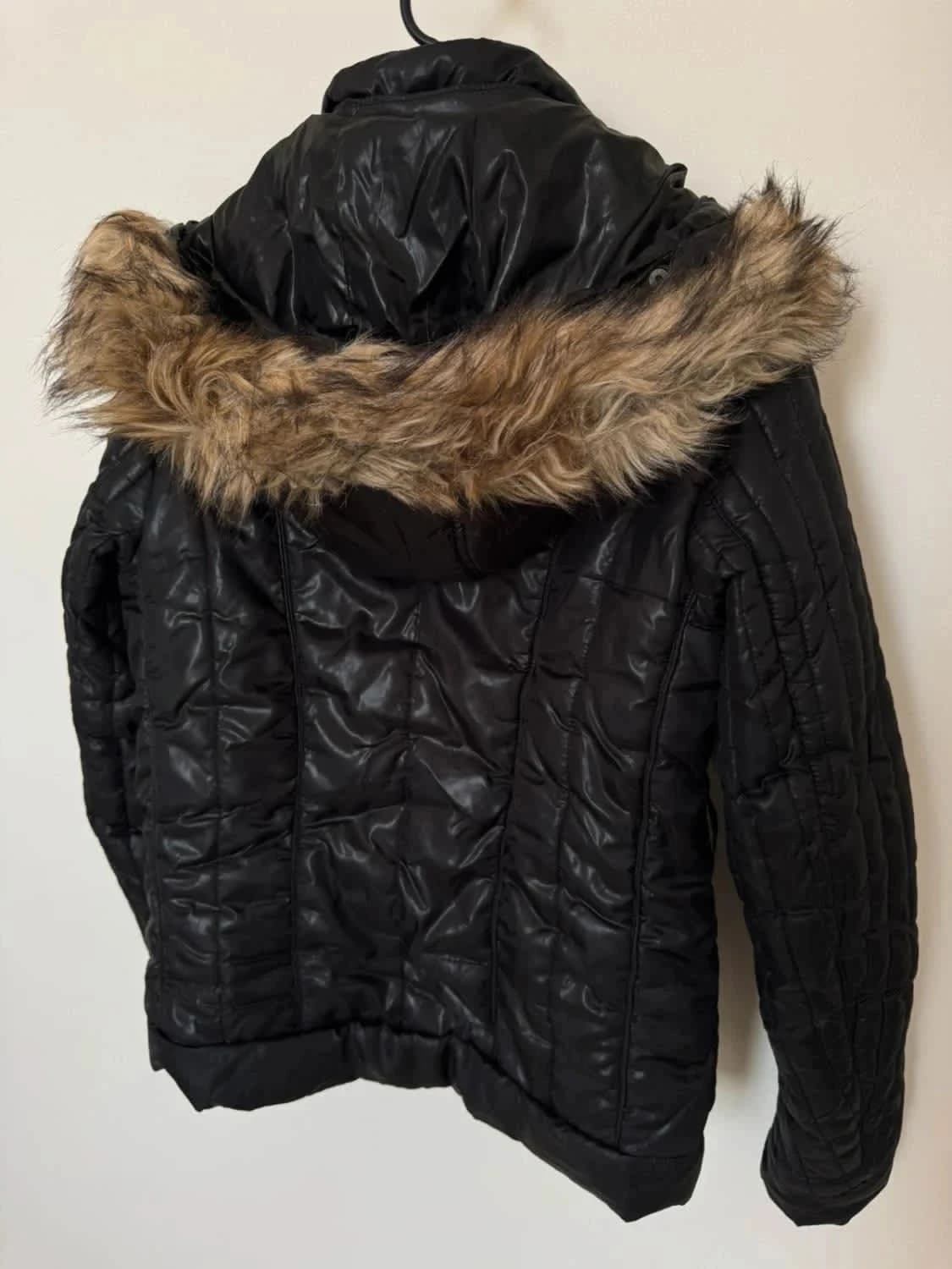 Doudoune noire Tommy Hilfiger à capuche amovible fausse fourrure taille M/L - Photo 10/10