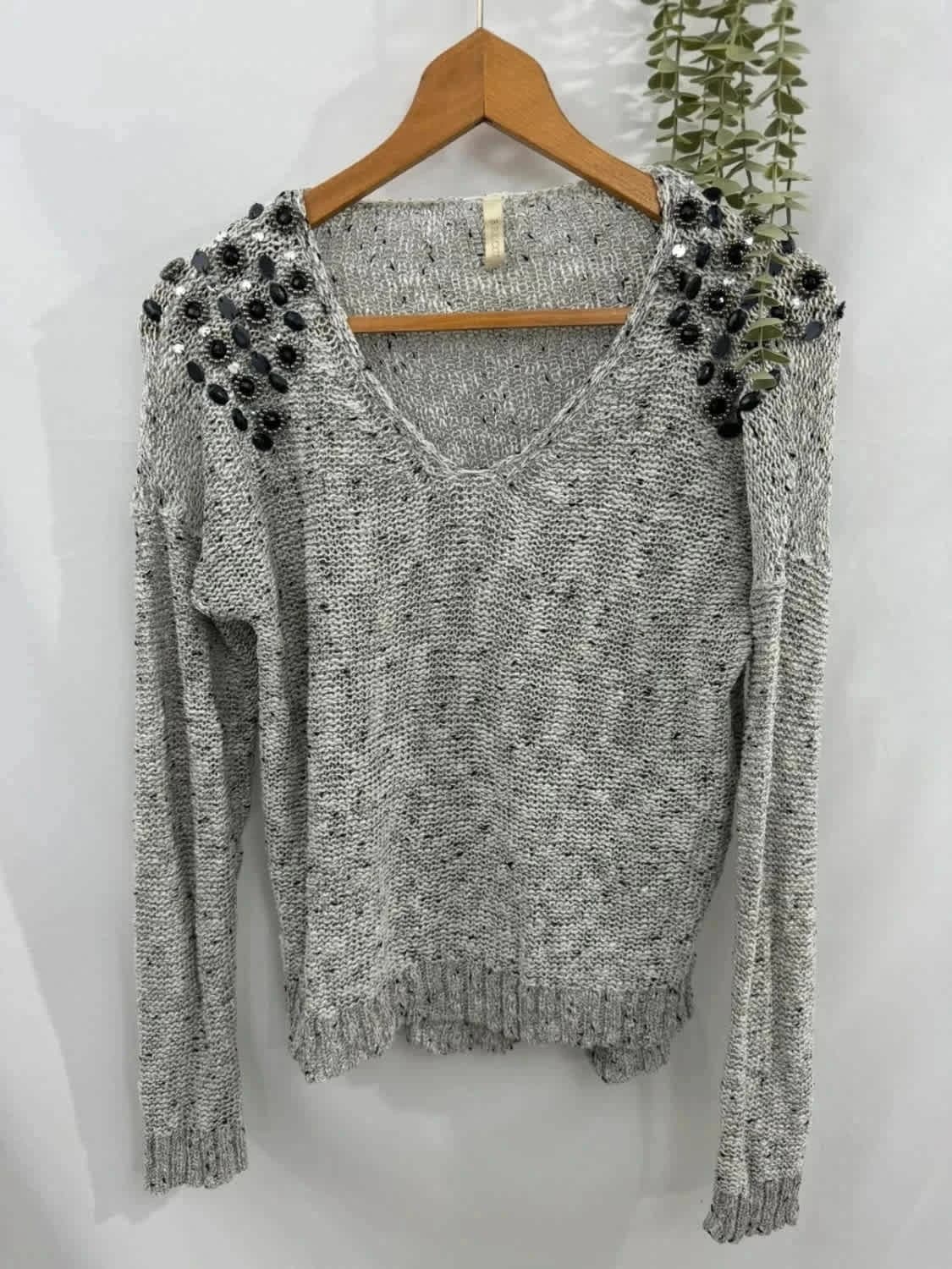 Pull en maille Belcci avec accessoires aux épaules taille M - Photo 2/5