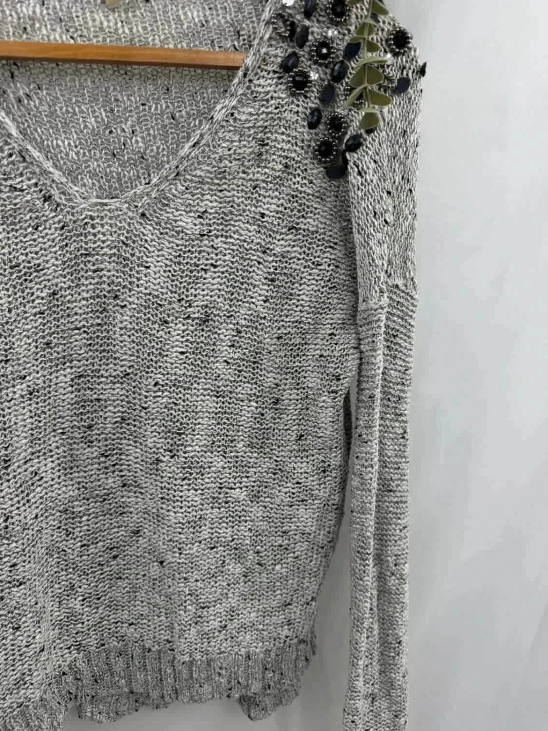Pull en maille Belcci avec accessoires aux épaules taille M - Photo 5/5