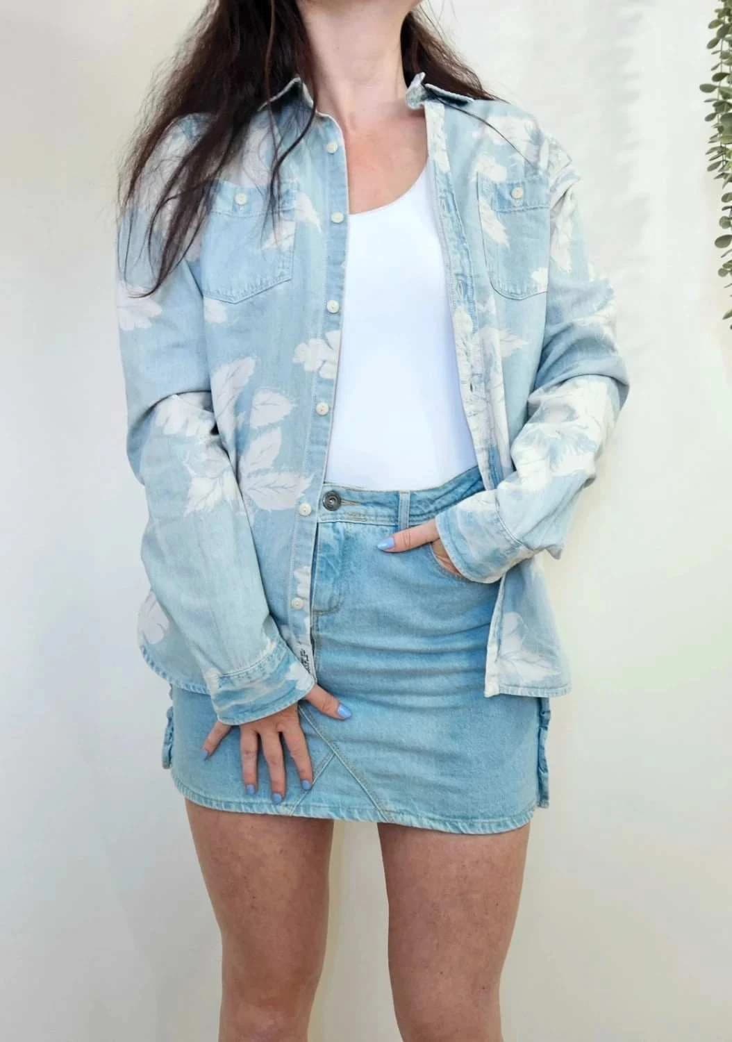 Chemise en jean fleurie AllSaints 100% coton taille XS - Photo 1/7