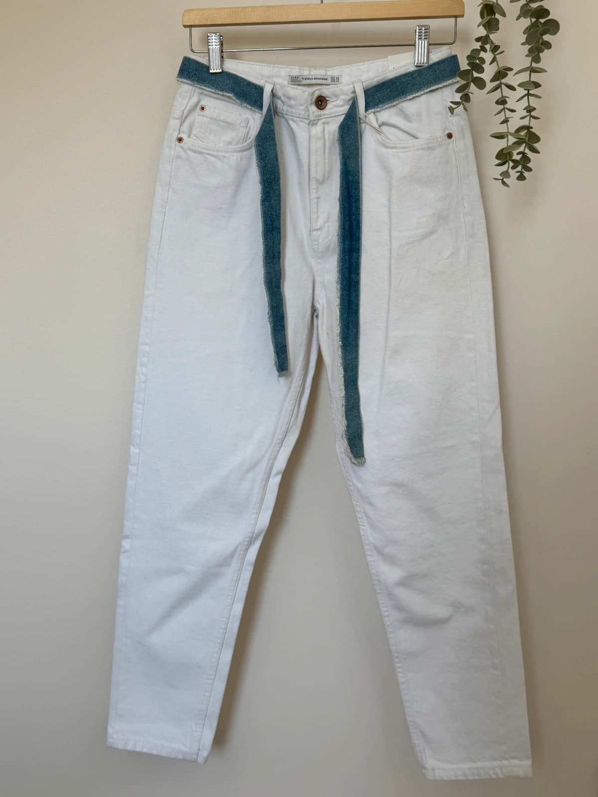 Jean mom fit taille haute Zara blanc ceinture denim taille 36/S - Photo 2/12