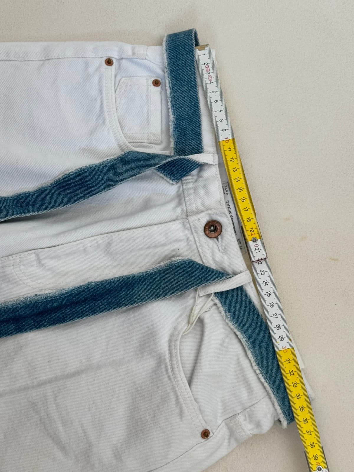 Jean mom fit taille haute Zara blanc ceinture denim taille 36/S - Photo 11/12