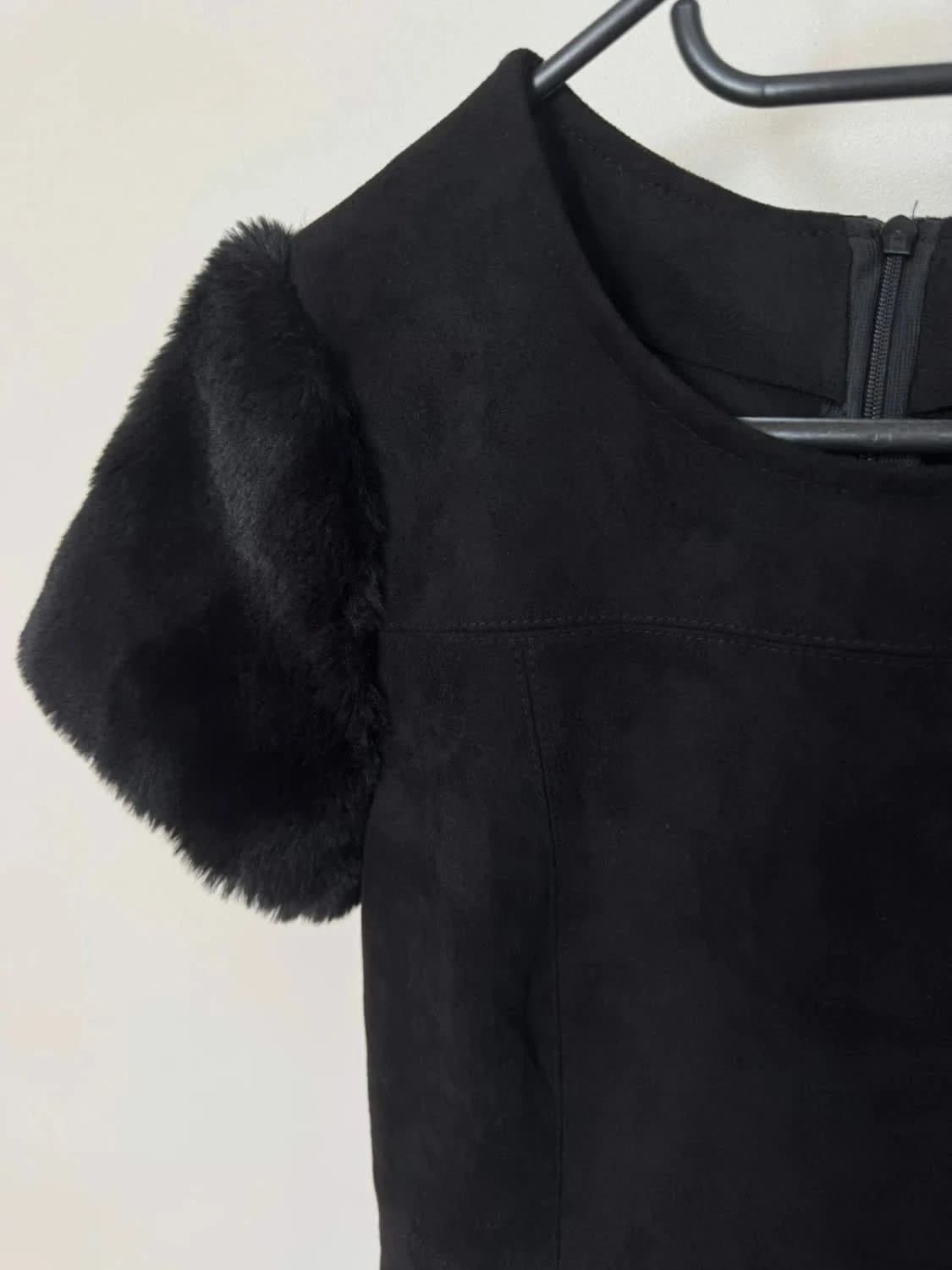 Robe noire Molly Bracken style suédine manches courtes fausse fourrure taille S - Photo 4/6