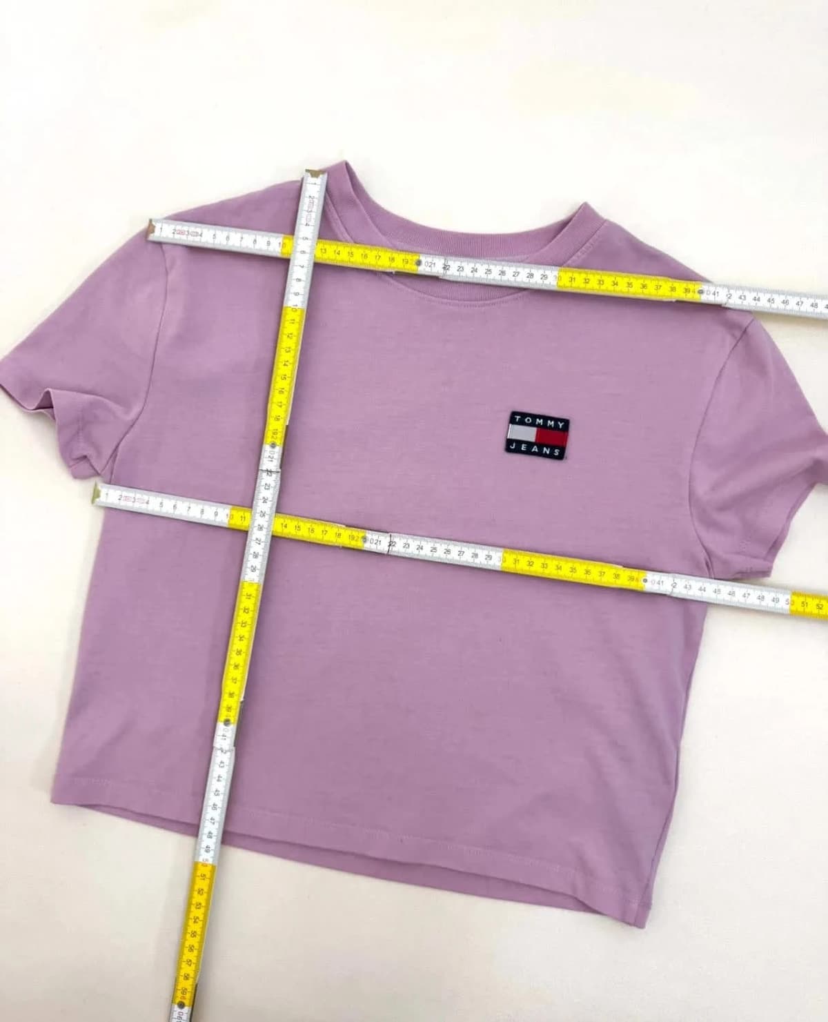 T-shirt cropped lilas Tommy Hilfiger logo brodé poitrine taille M - Photo 6/6