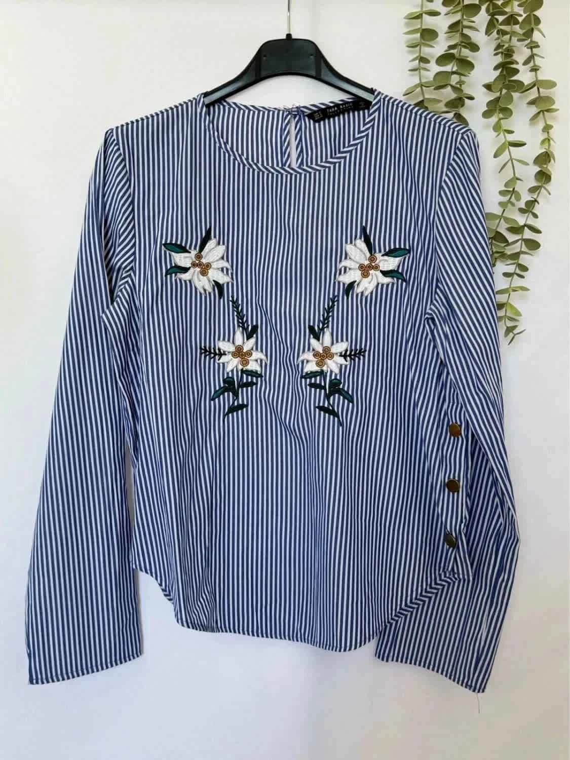Blouse Zara bleue et blanche à rayures avec motifs fleurs taille S - Photo 3/8