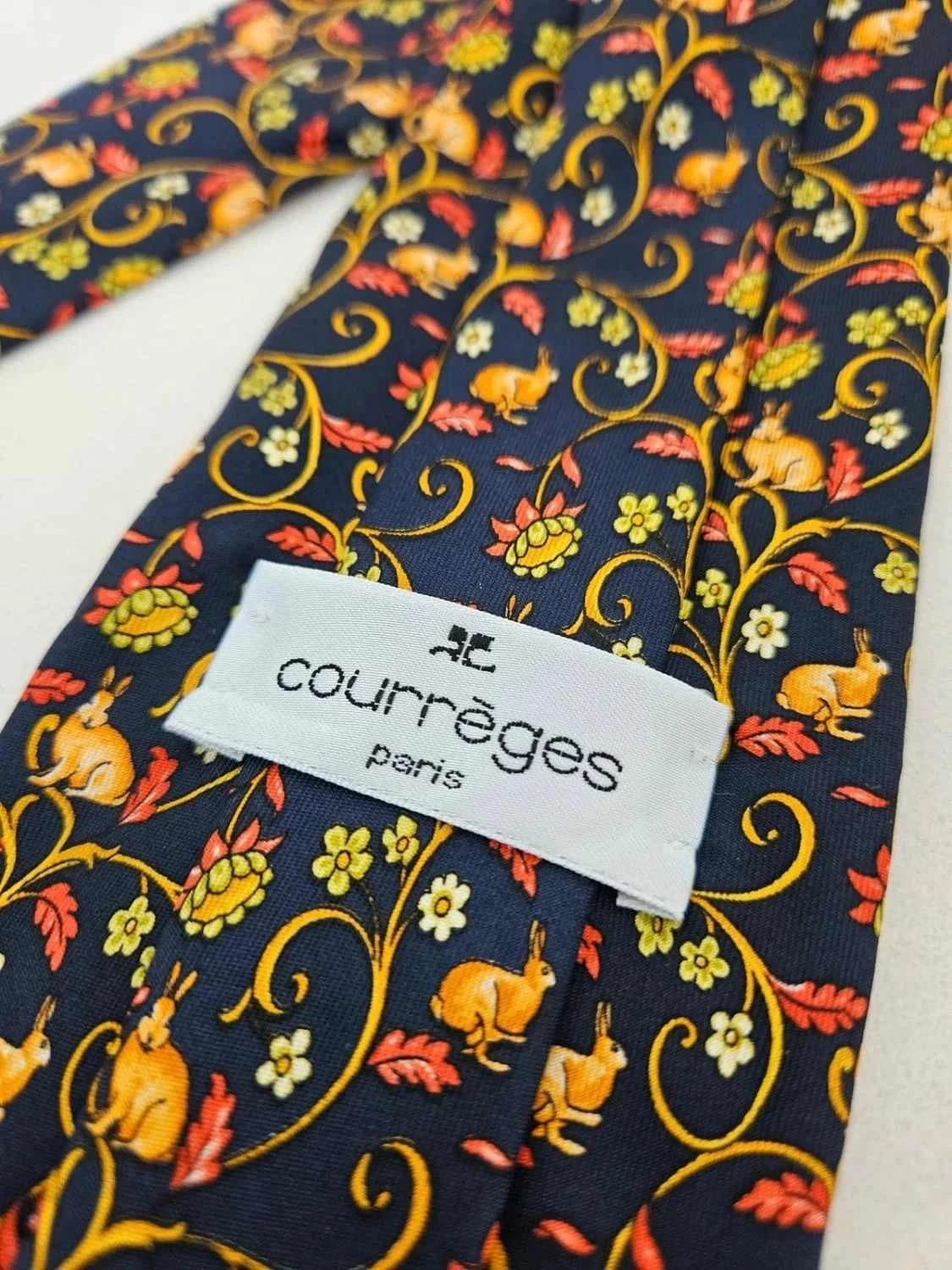 Cravate Courrèges Paris 100% soie bleu marine motifs lapins fleurs - Photo 2/4