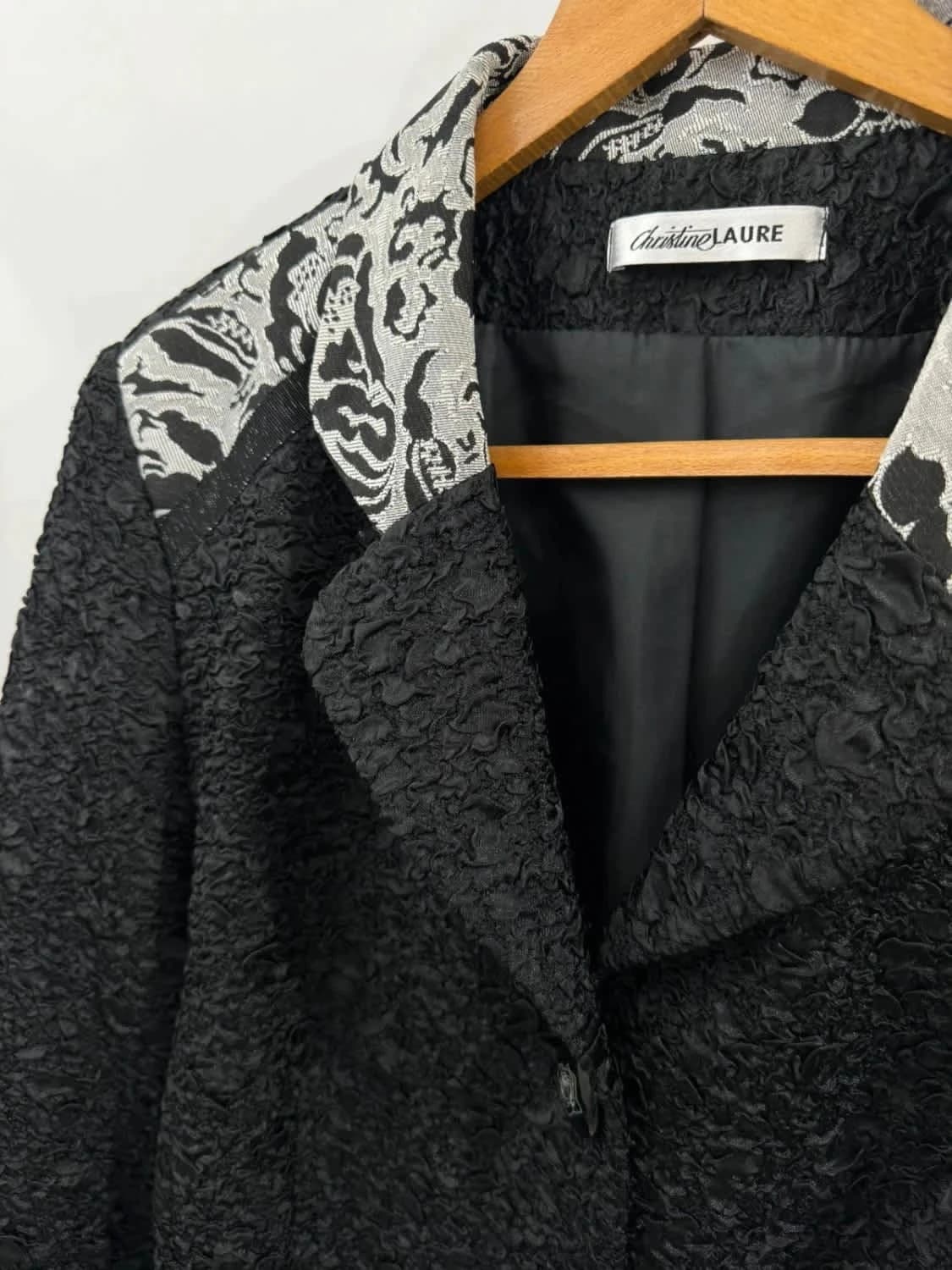 Veste blazer noir texturé Christine Laure avec col et bordure imprimés floraux taille 44 - Photo 4/7