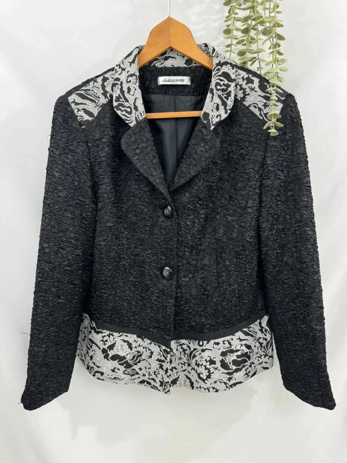 Veste blazer noir texturé Christine Laure avec col et bordure imprimés floraux taille 44 - Photo 2/7