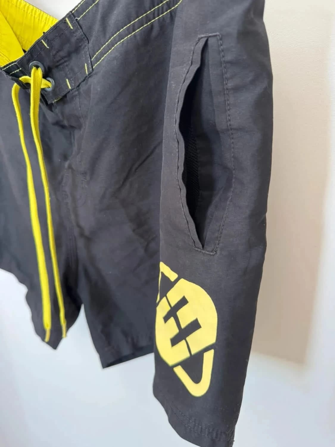 Short de bain noir et jaune fluo Freegun taille XL - Photo 3/7