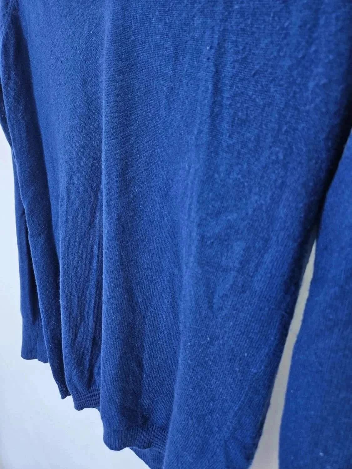 Pull fin bleu col V Fred Perry logo brodé laine et cachemire taille S - Photo 4/7