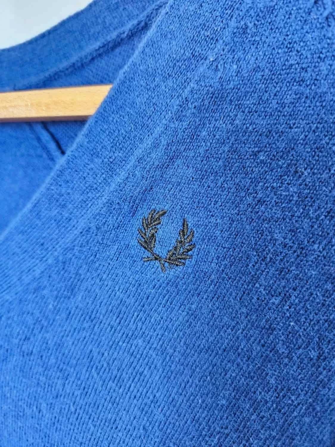 Pull fin bleu col V Fred Perry logo brodé laine et cachemire taille S - Photo 3/7