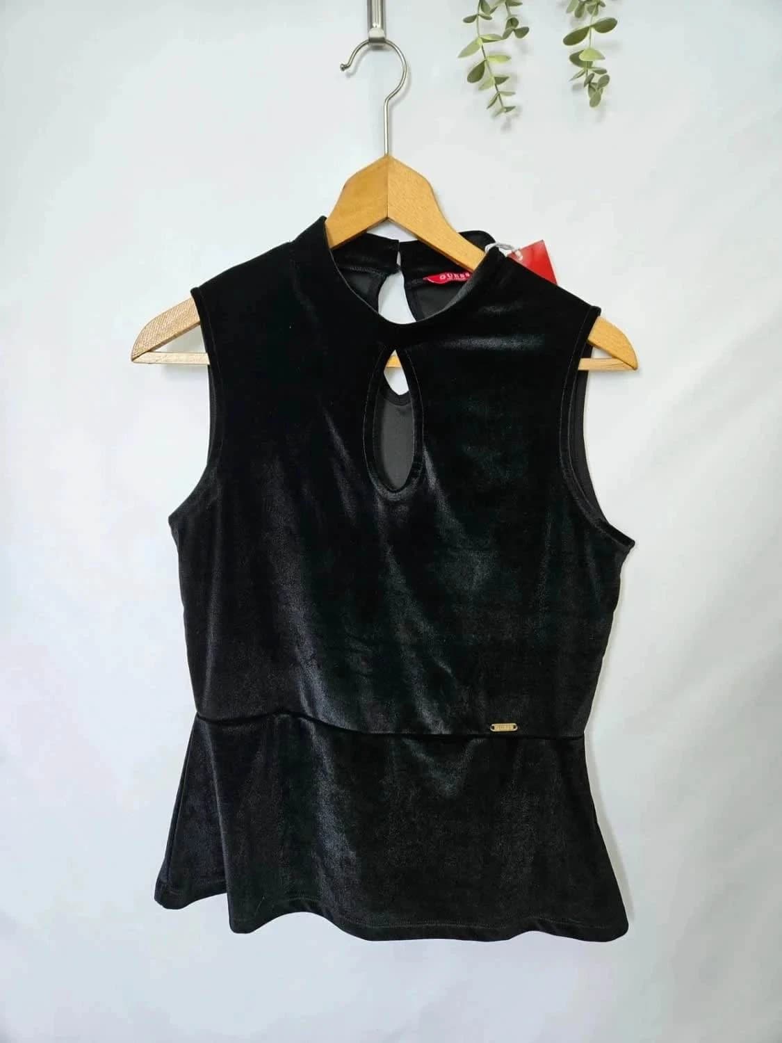 Top Guess velours noir taille L - Photo 2/7