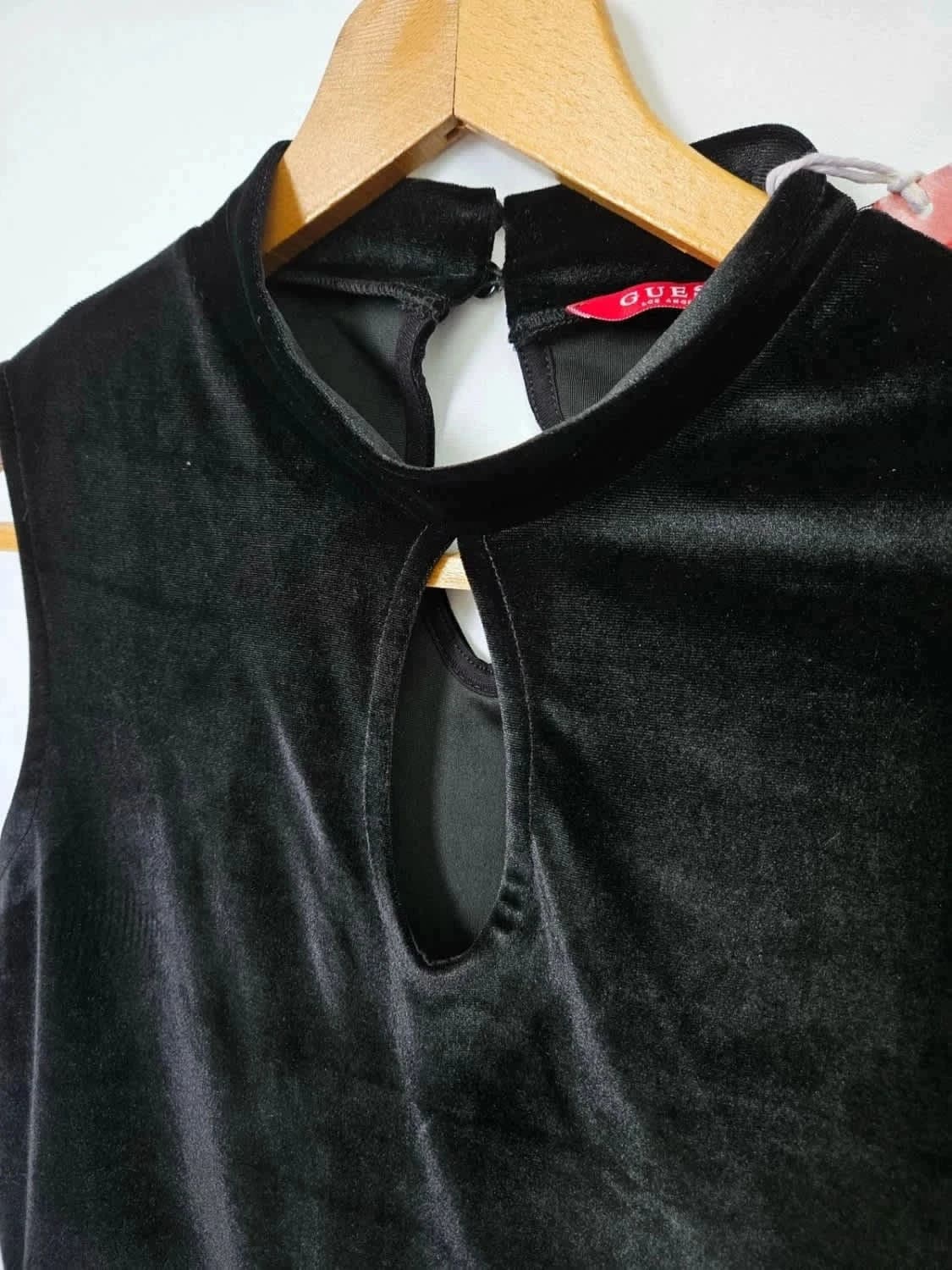 Top Guess velours noir taille L - Photo 3/7
