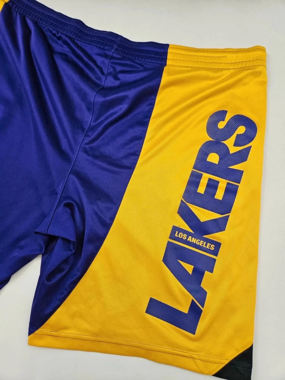 Short Adidas Los Angeles Lakers NBA violet et jaune - Photo 8/11