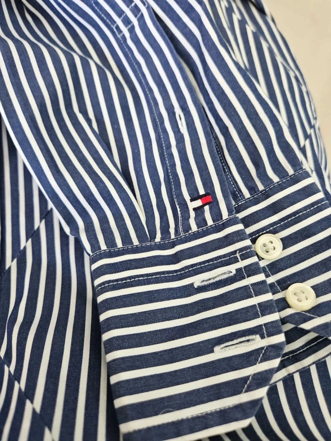 Chemise Tommy Hilfiger rayée bleu marine blanc coton manches longues modèle 80’s two ply taille S - Photo 8/8