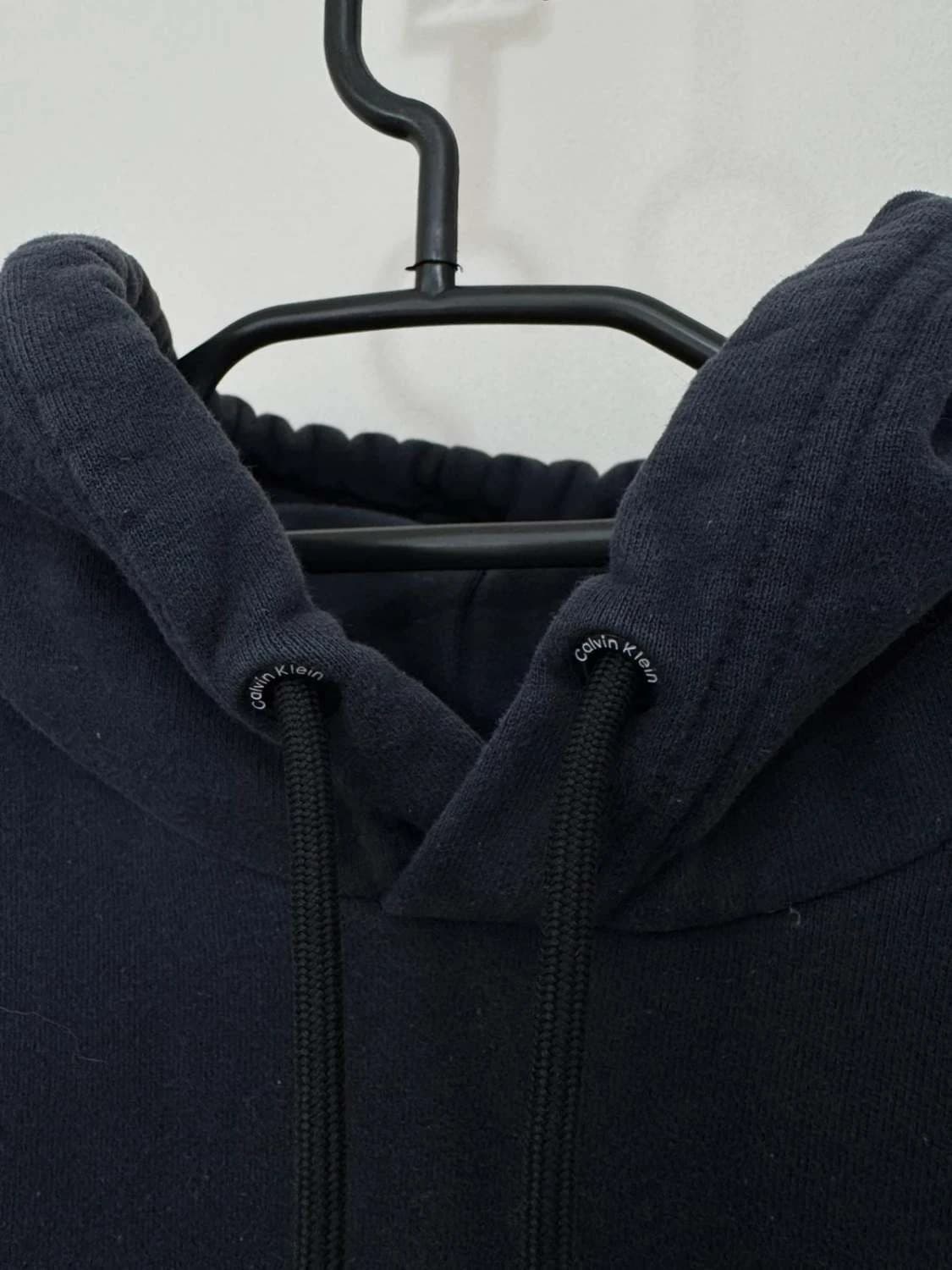 Sweat à capuche hoodie Calvin Klein bleu marine/noir taille S - FP251299 - Photo 3/9