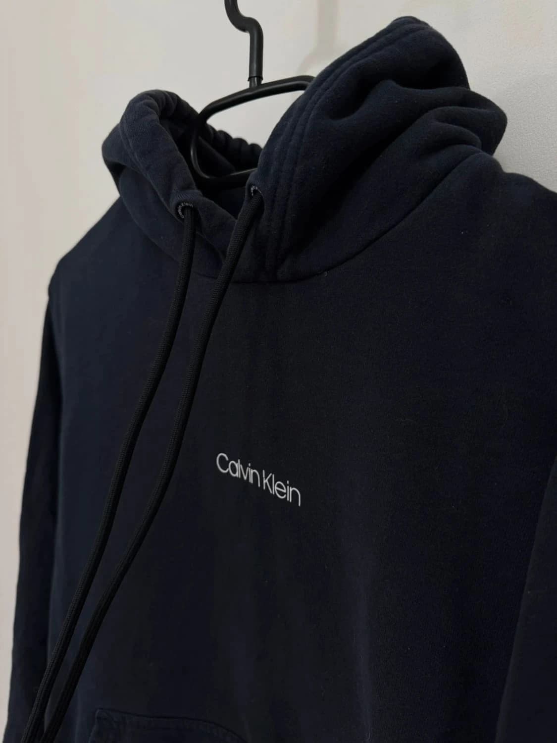 Sweat à capuche hoodie Calvin Klein bleu marine/noir taille S - FP251299 - Photo 4/9