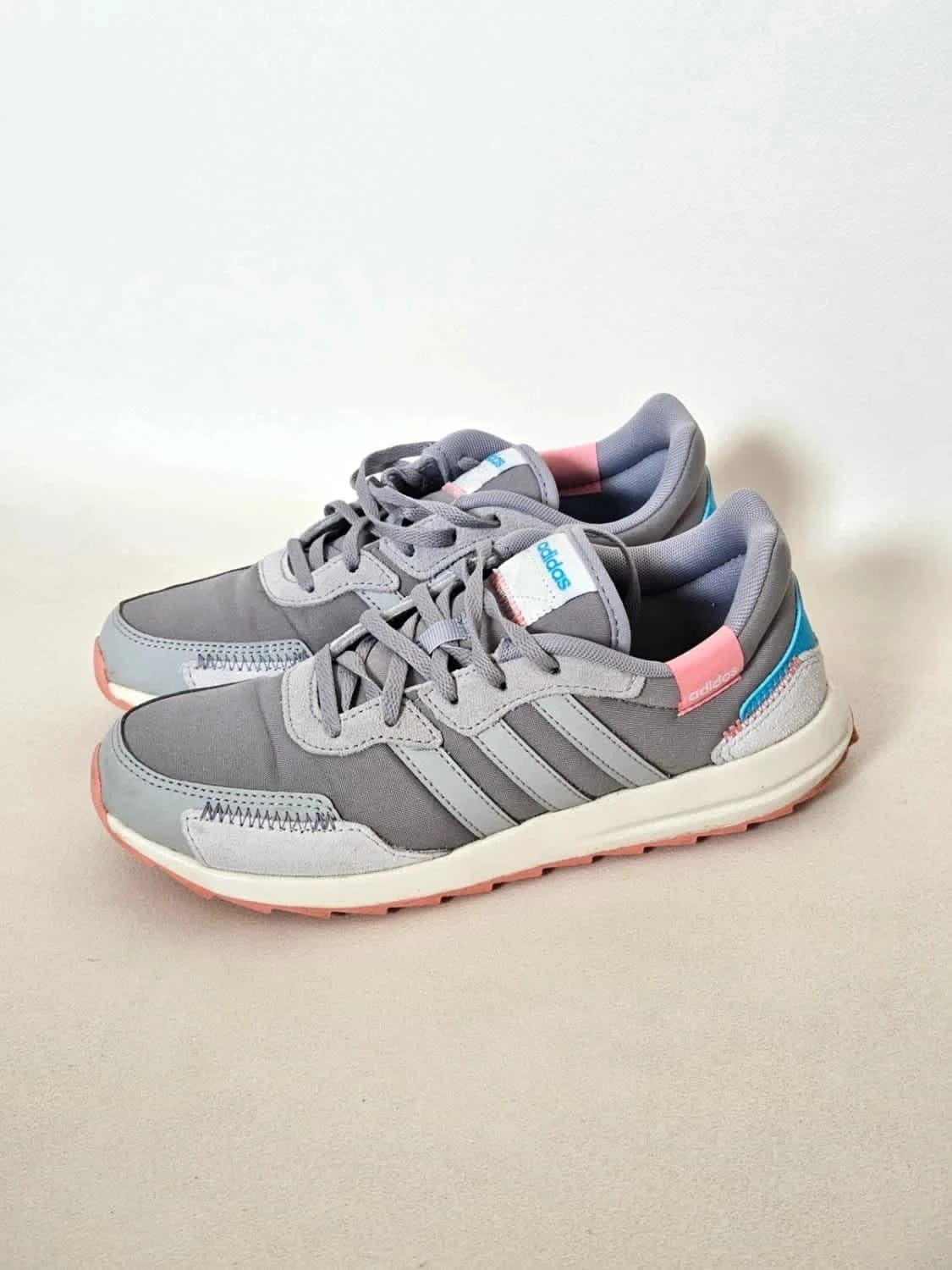 Baskets Adidas retrorun grises rose/bleu taille 38 - Photo 2/6