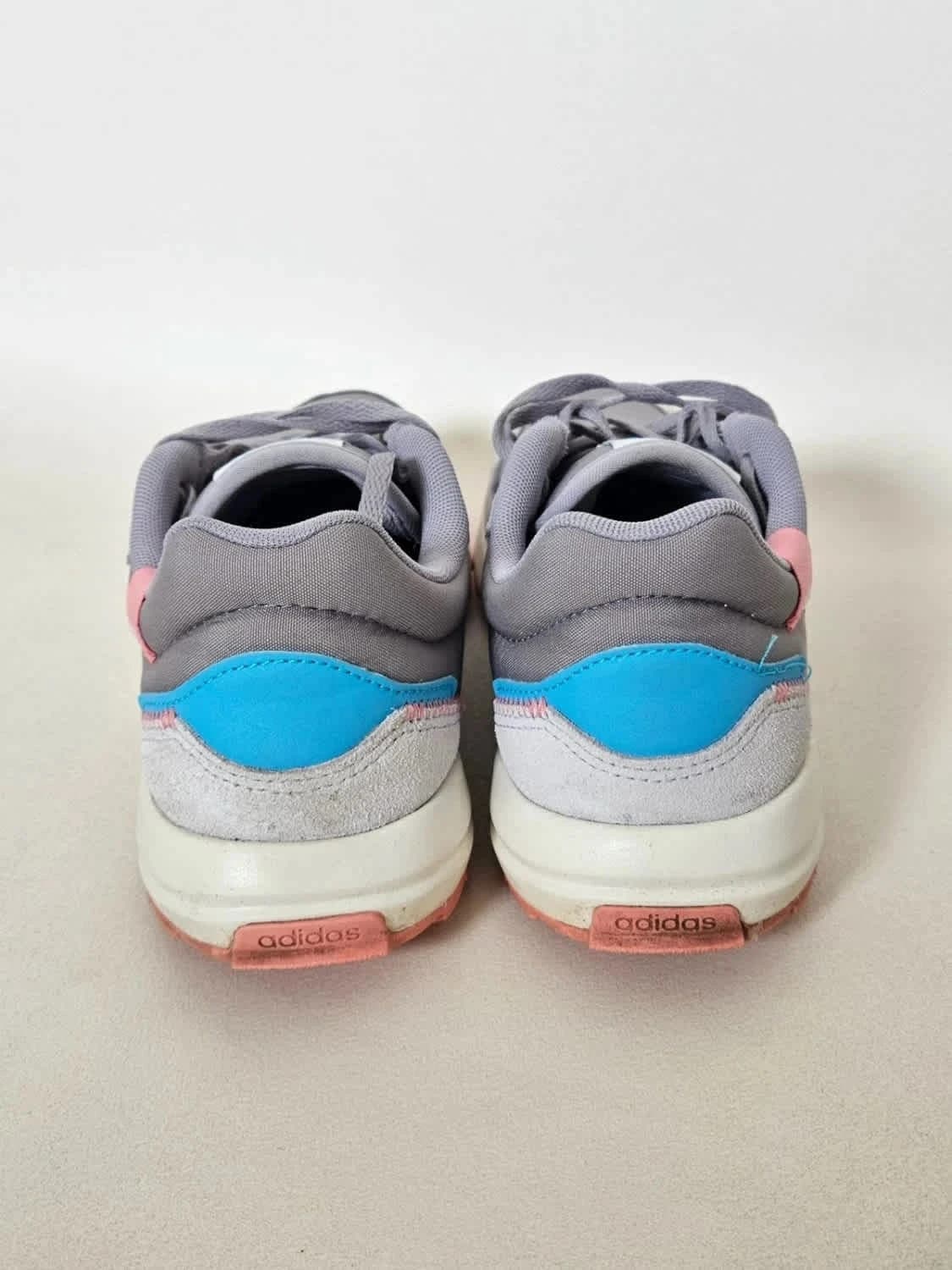 Baskets Adidas retrorun grises rose/bleu taille 38 - Photo 3/6