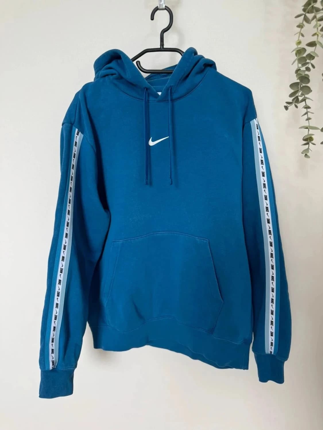 Sweat à capuche/Hoodie Nike bleu logo blanc taille M - Photo 2/7