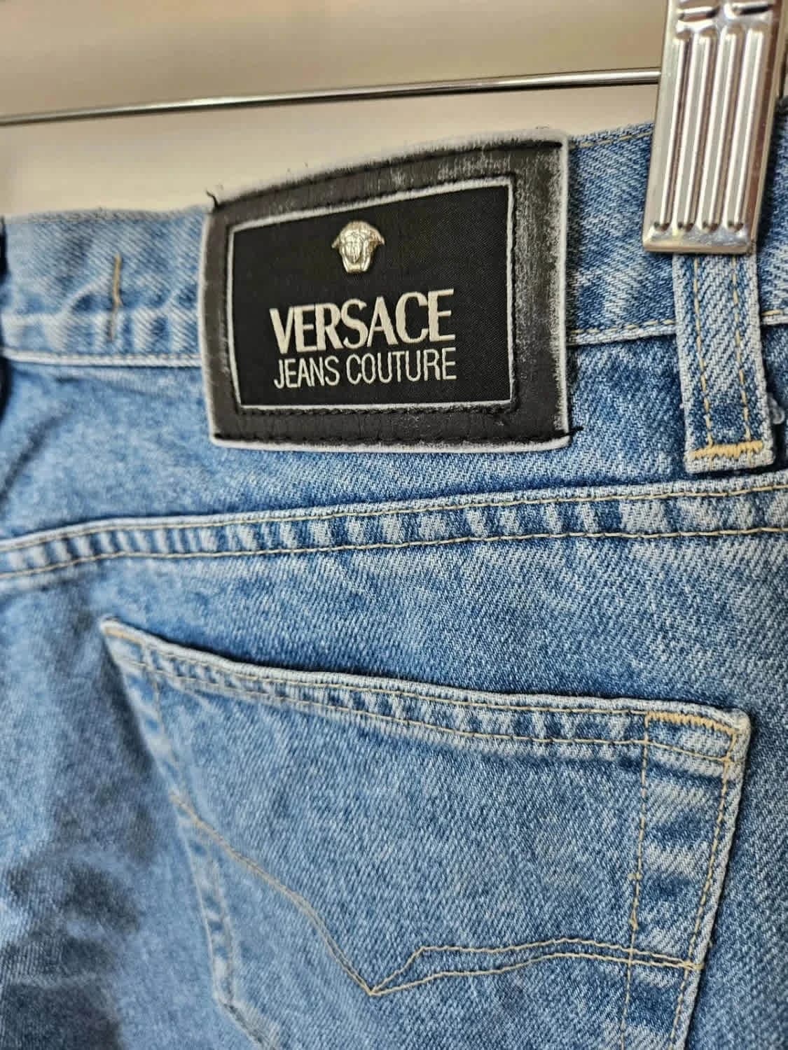 Jean droit Versace Jeans Couture coupe taille haute fermeture à boutons siglés bleu clair - Photo 9/14
