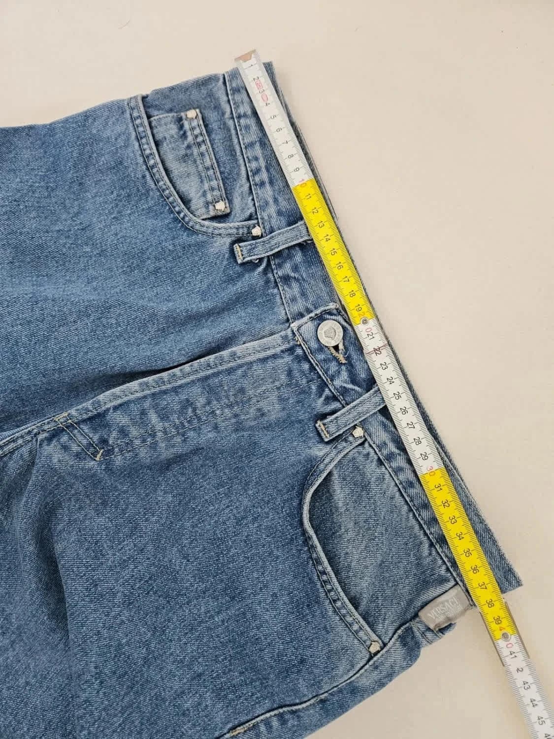Jean droit Versace Jeans Couture coupe taille haute fermeture à boutons siglés bleu clair - Photo 13/14