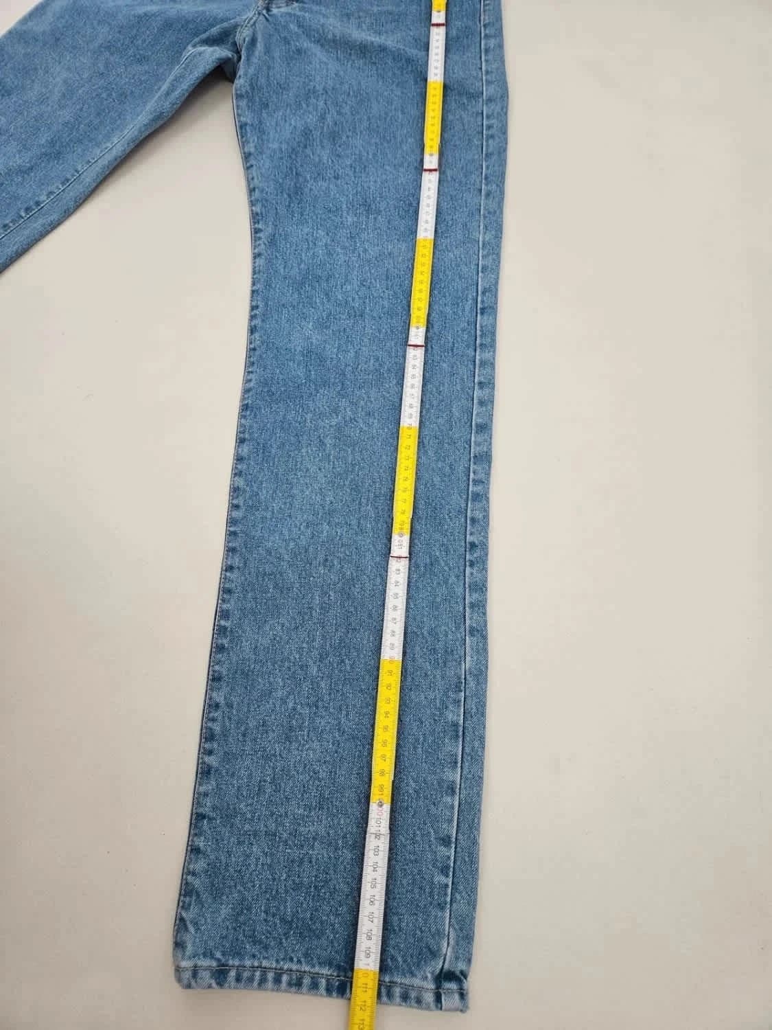 Jean droit Versace Jeans Couture coupe taille haute fermeture à boutons siglés bleu clair - Photo 14/14