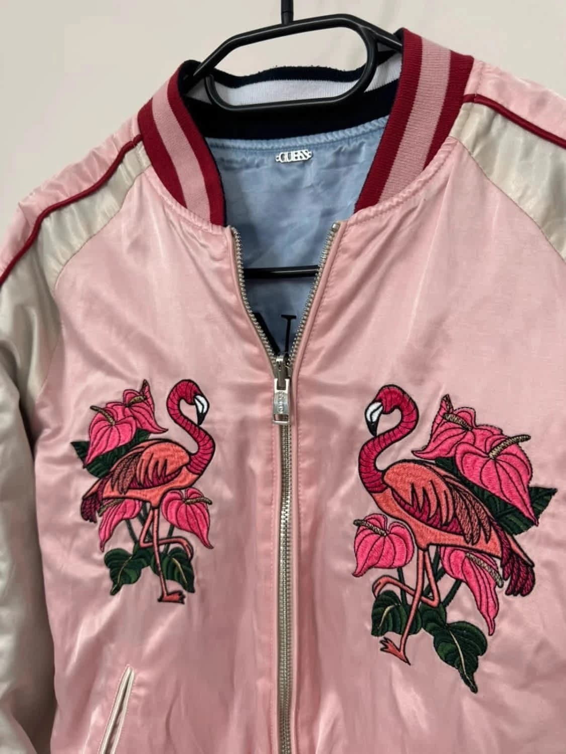 Bomber satin réversible Guess flamants panthères bleu rose taille S - Photo 4/10