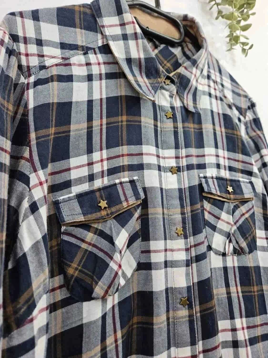 Chemise à carreaux femme Un Jour Ailleurs taille L - Photo 5/7