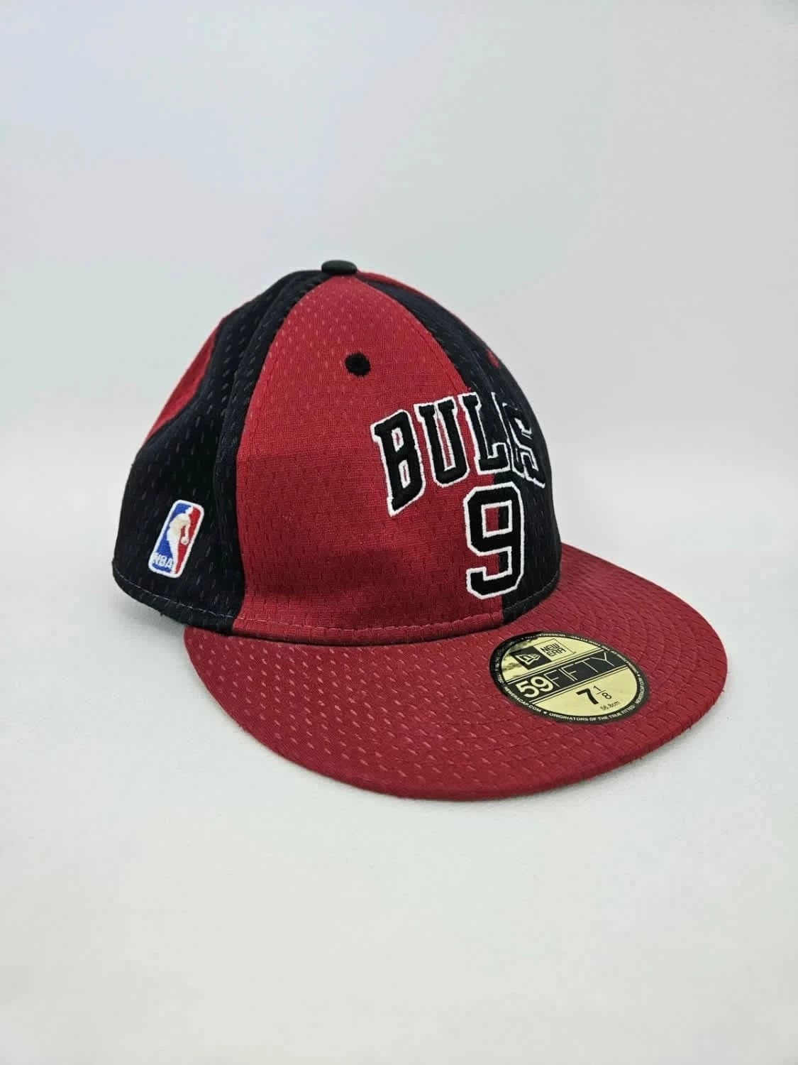 Casquette NBA rouge et noire Chicago Bulls Deng 9 New Era 59Fifty fitted 7 1/8 - Photo 5/10