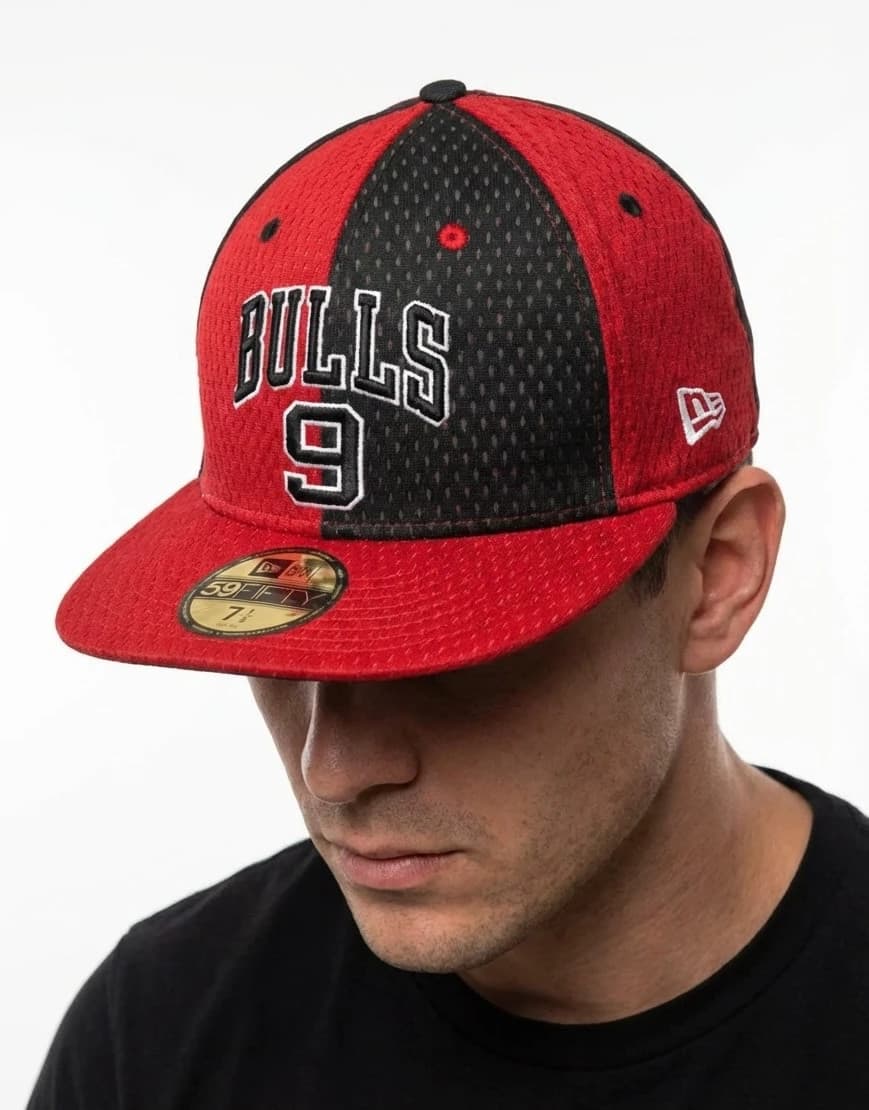 Casquette NBA rouge et noire Chicago Bulls Deng 9 New Era 59Fifty fitted 7 1/8 - Photo 1/10