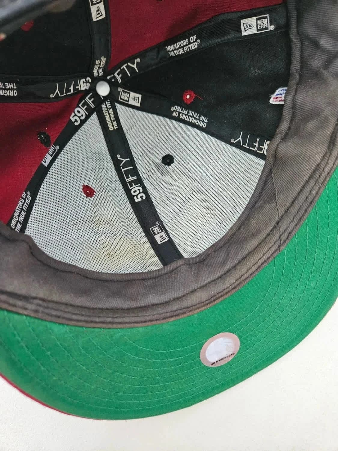 Casquette NBA rouge et noire Chicago Bulls Deng 9 New Era 59Fifty fitted 7 1/8 - Photo 10/10