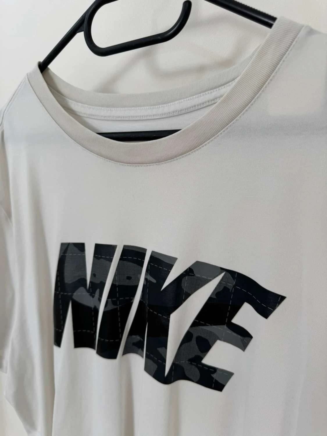 T-shirt Nike Dri Fit logo camouflage blanc taille L - FP2512127 - Photo 3/5