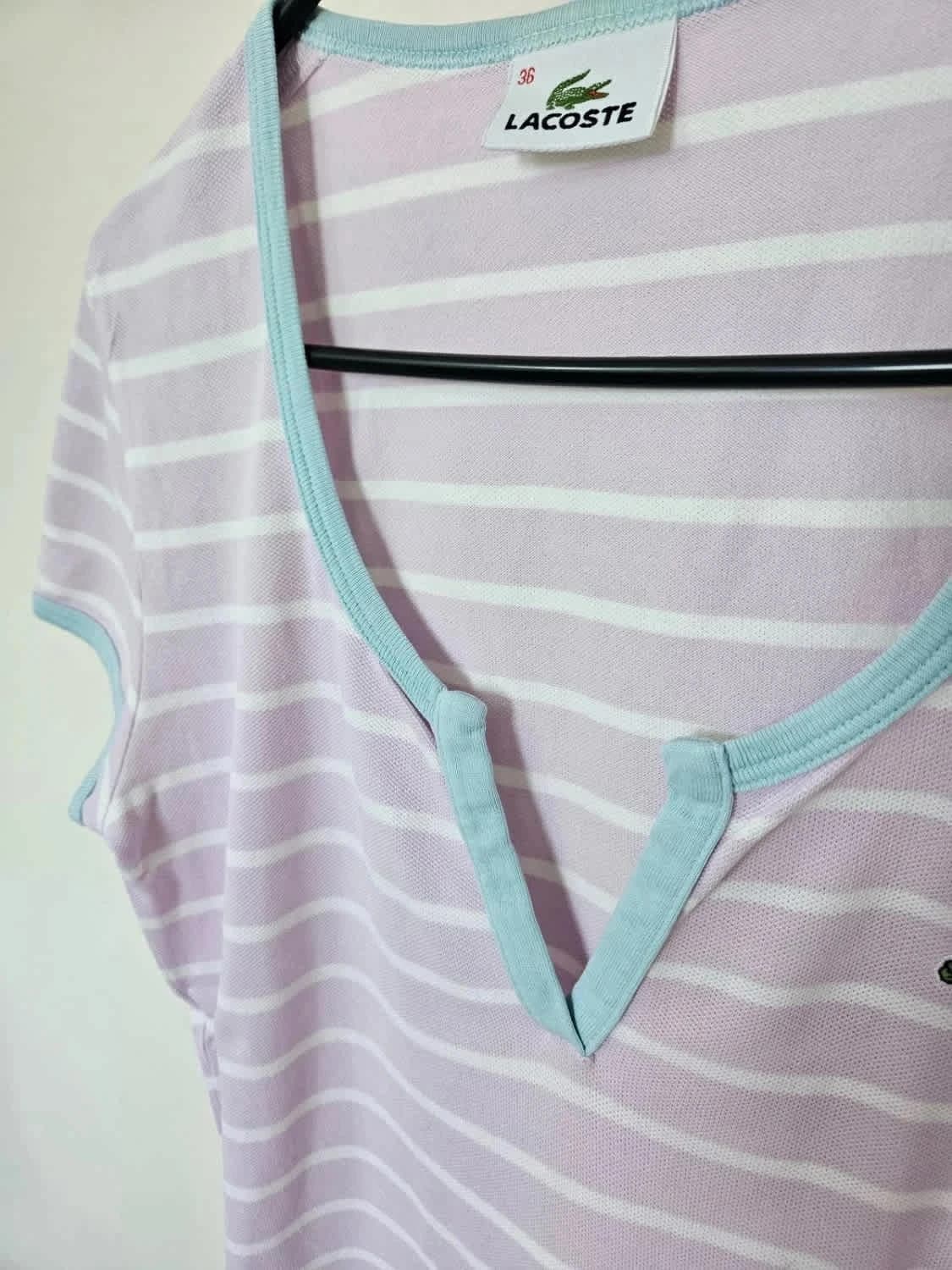 T-shirt Lacoste rayé violet et blanc col V bleu ciel taille 36 - Photo 5/8
