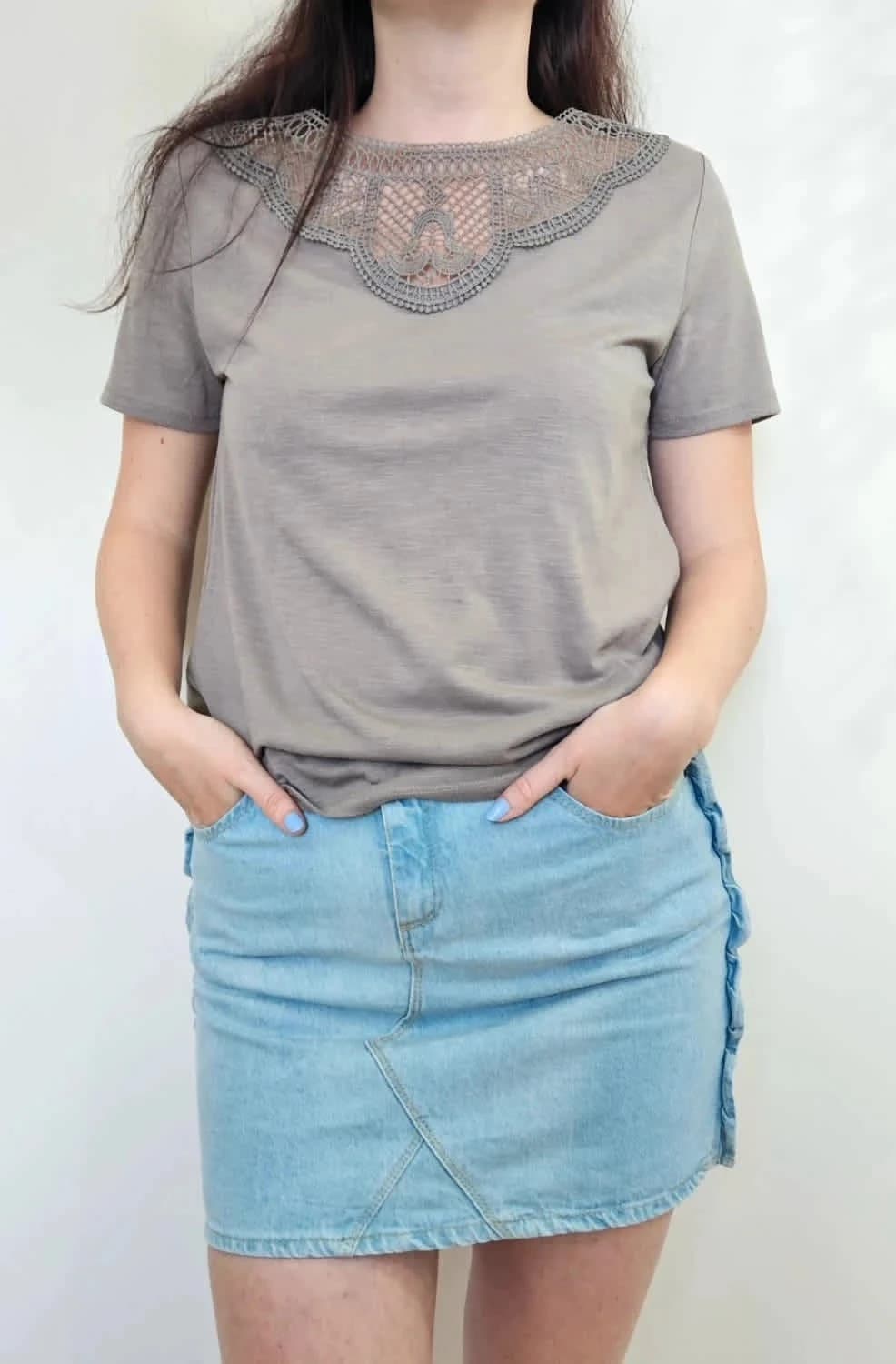 T-shirt taupe col crochet ajouré JDY coupe fluide taille M - Photo 1/4