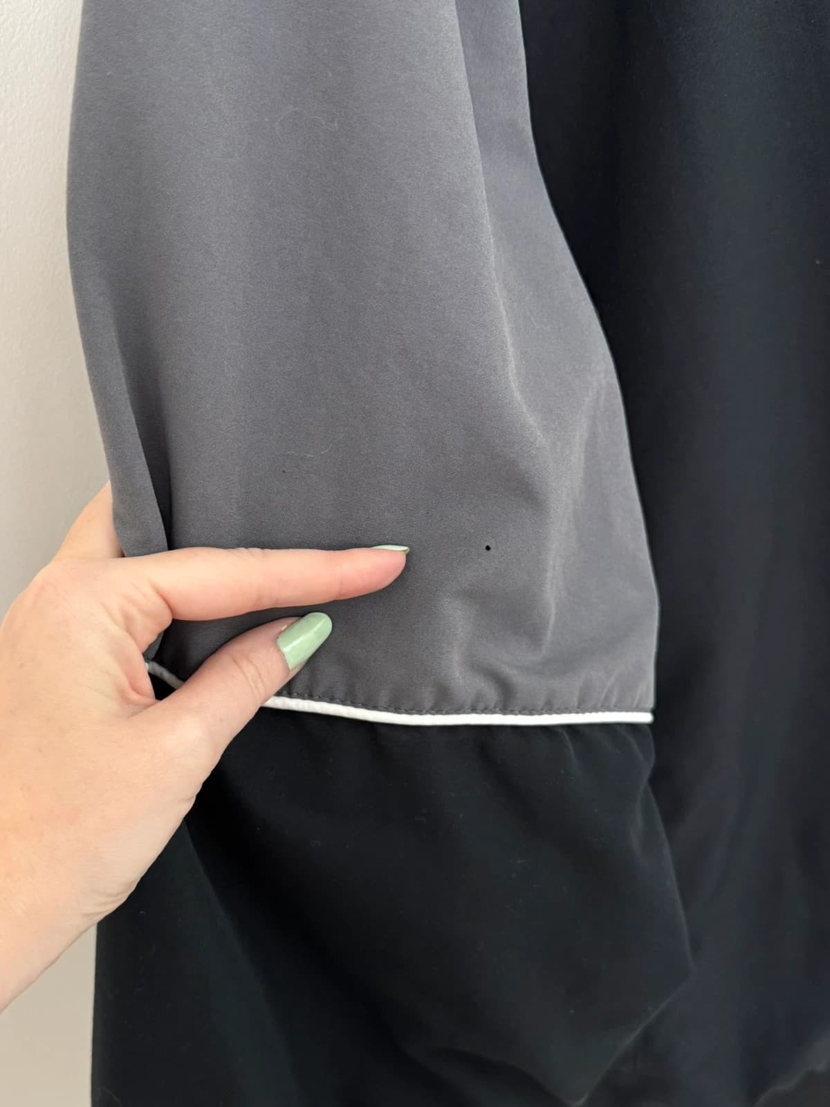 Veste Nike noire et grise coupe sport taille XL - Photo 9/10