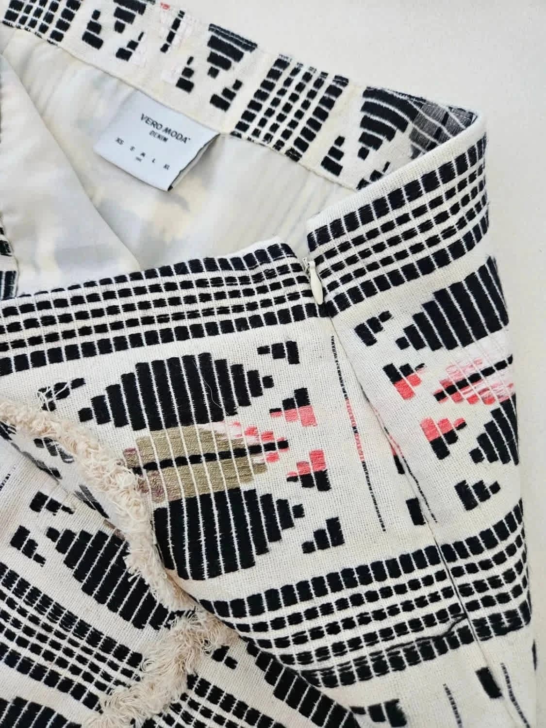 Jupe courte ethnique brodée crème Vero Moda taille M - Photo 4/9