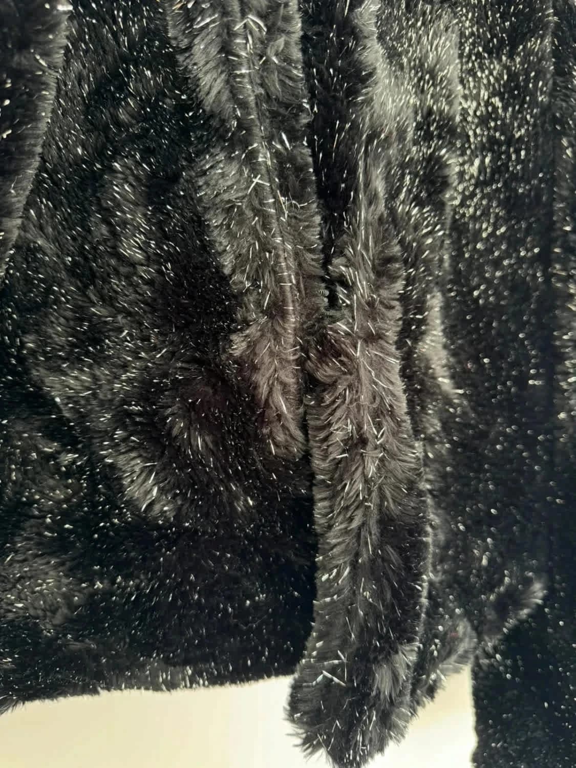 Veste fausse fourrure noire à paillette - Photo 3/5