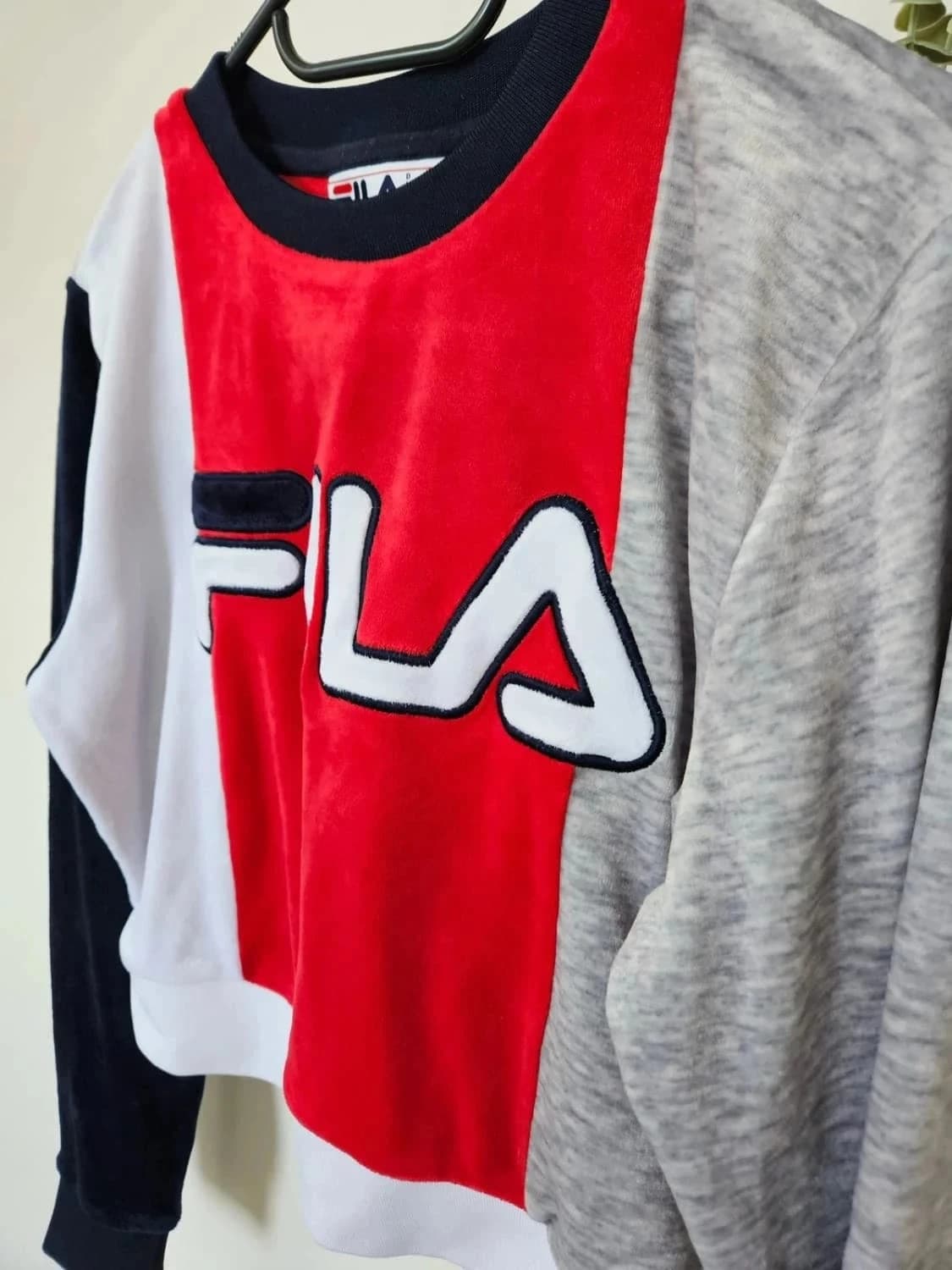 Sweat Fila polaire crewneck Crop velours Color block doux logo brodé taille S - Photo 3/7