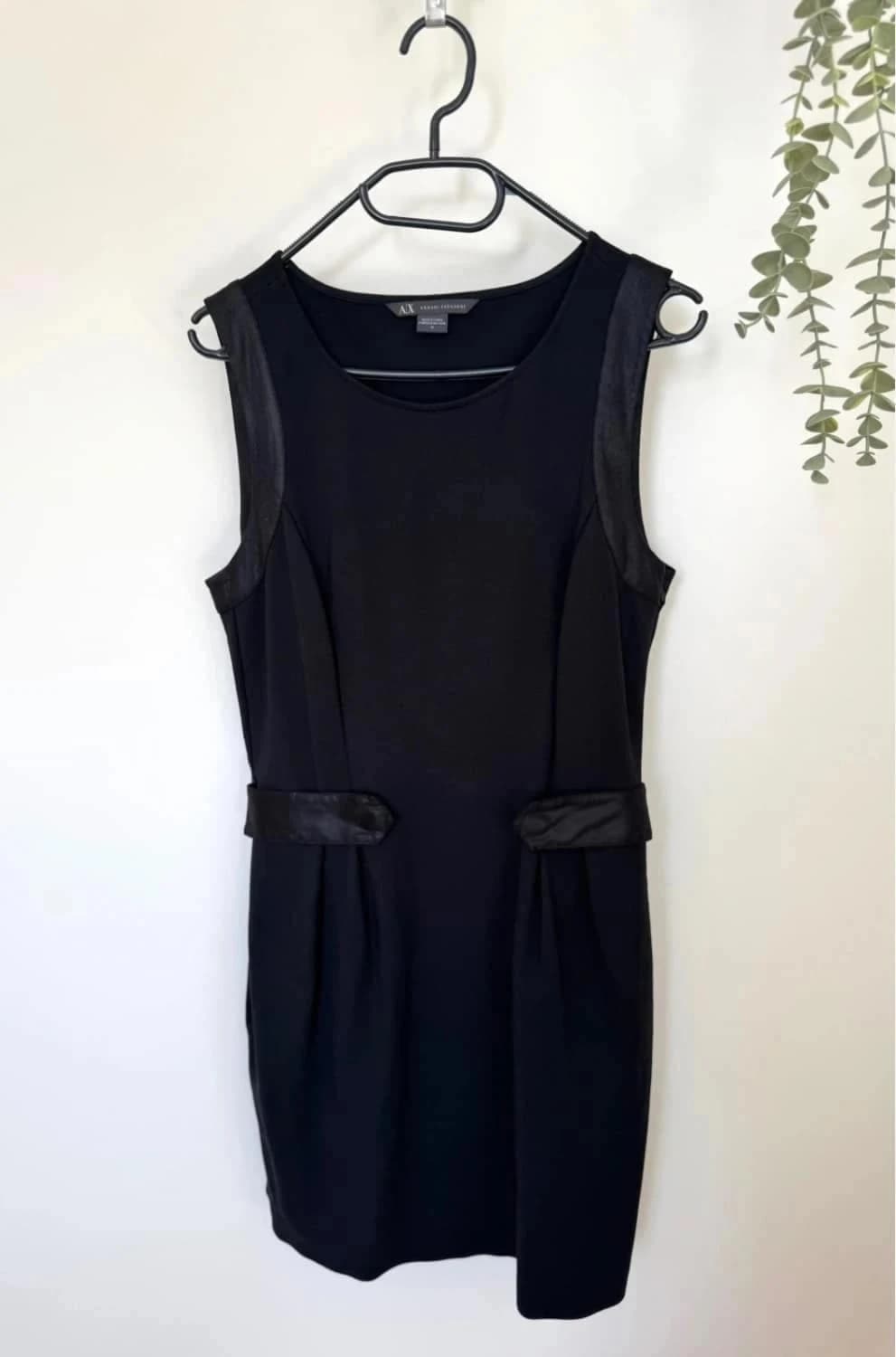 Robe noire sans manches Armani exchange détails satin taille 40 - Photo 2/7
