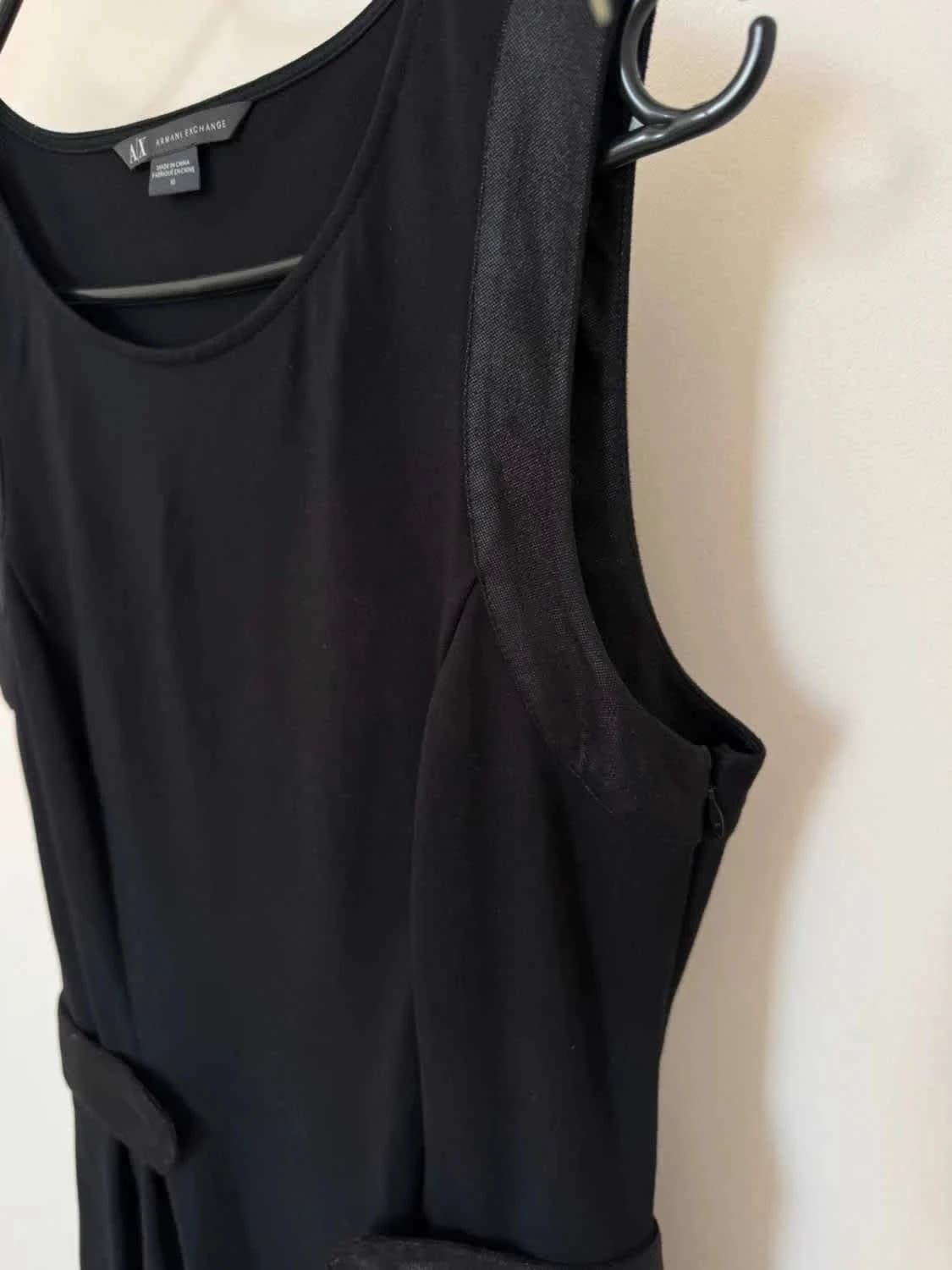 Robe noire sans manches Armani exchange détails satin taille 40 - Photo 4/7