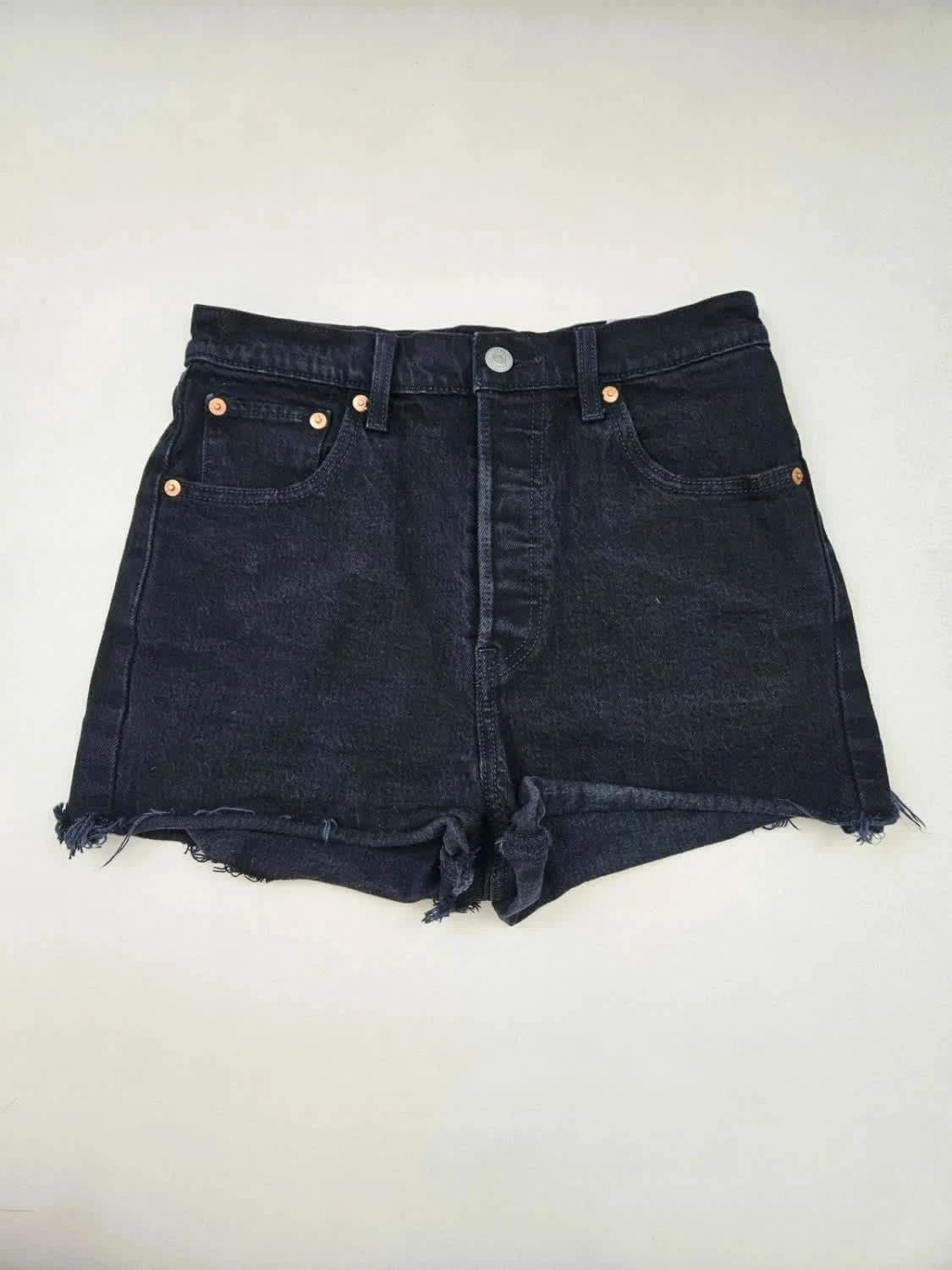 Short Levi’s Premium Ribcage noir W26 - Photo 2/9
