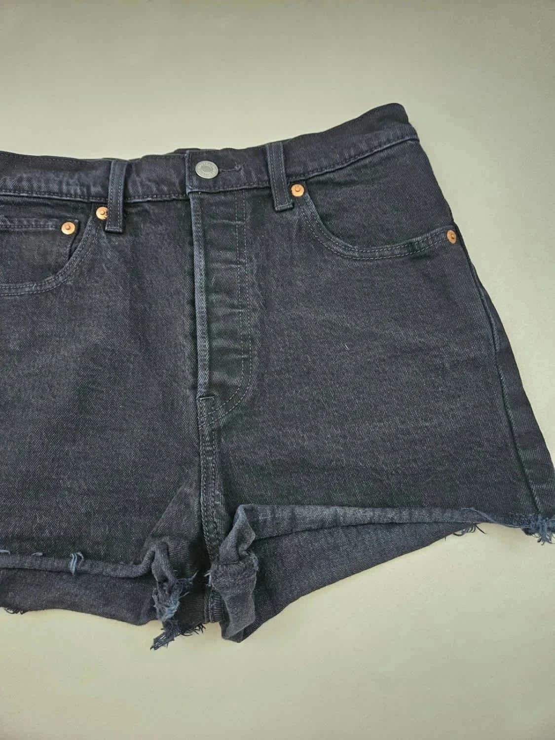 Short Levi’s Premium Ribcage noir W26 - Photo 5/9