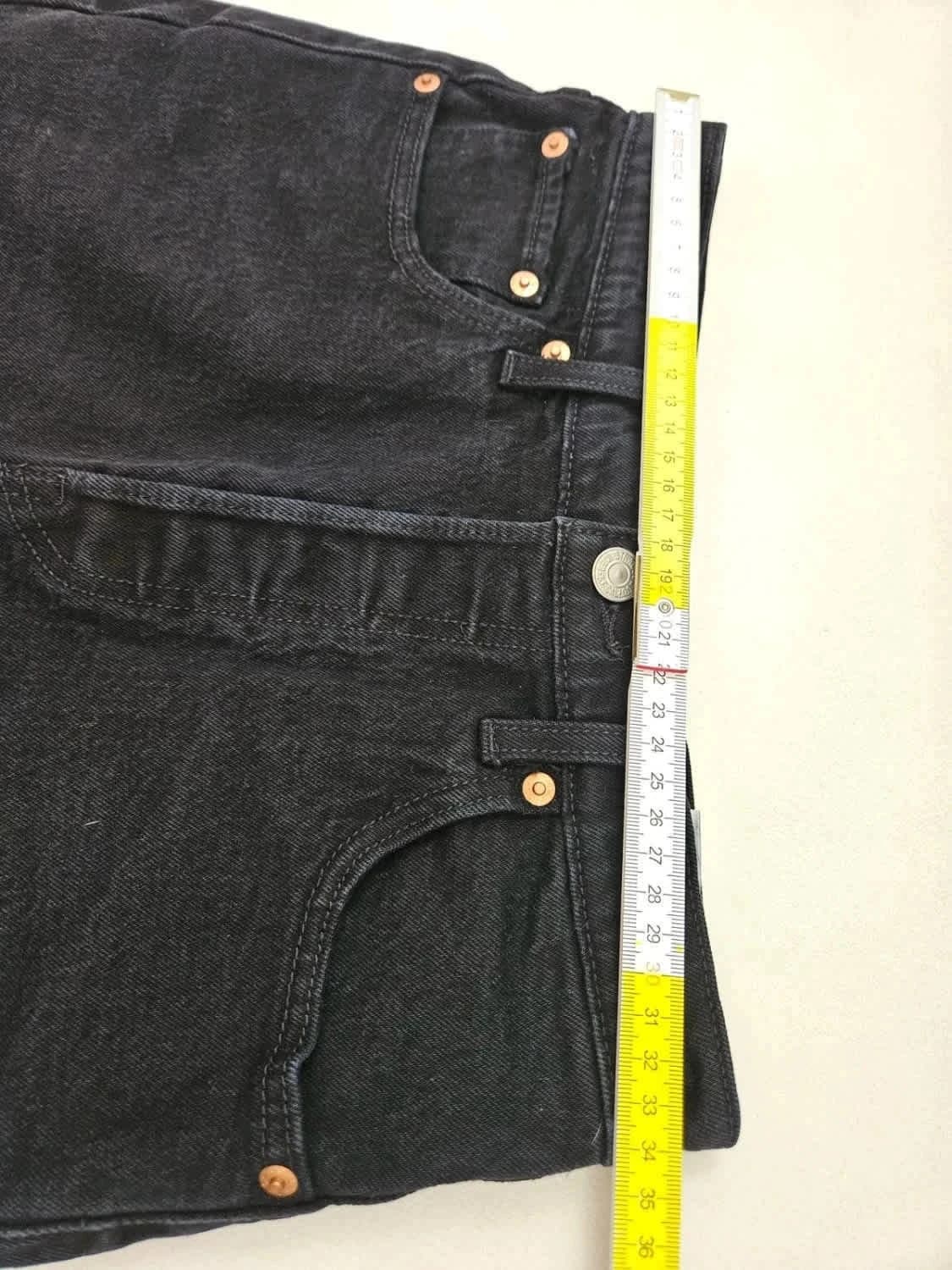 Short Levi’s Premium Ribcage noir W26 - Photo 9/9