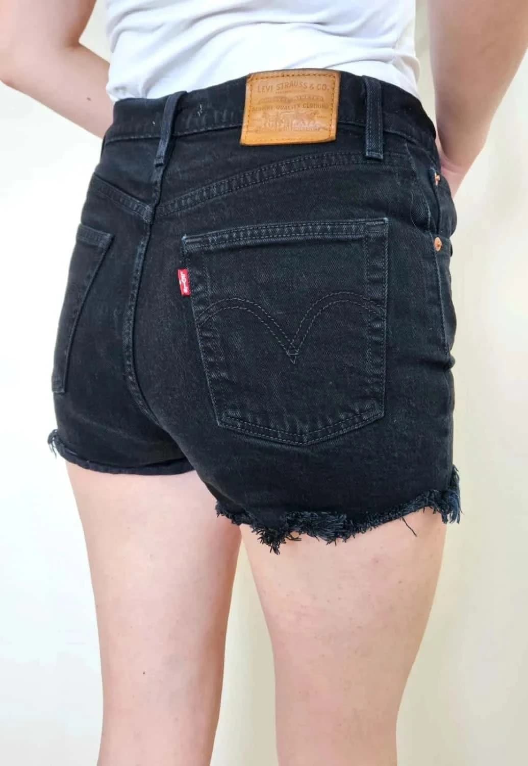 Short Levi’s Premium Ribcage noir W26 - Photo 1/9